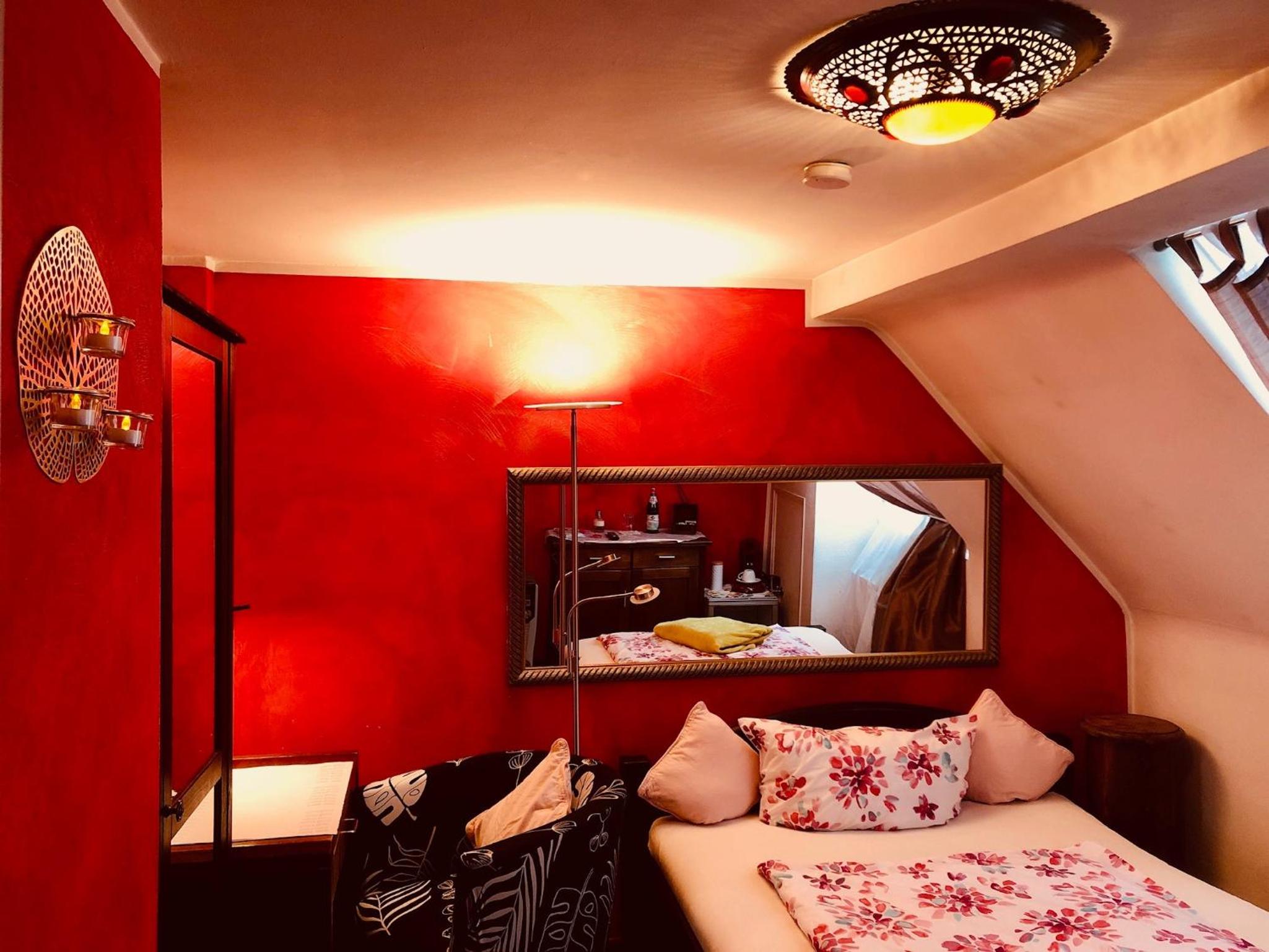 Single Room with Shared Shower and Toilet photo 1