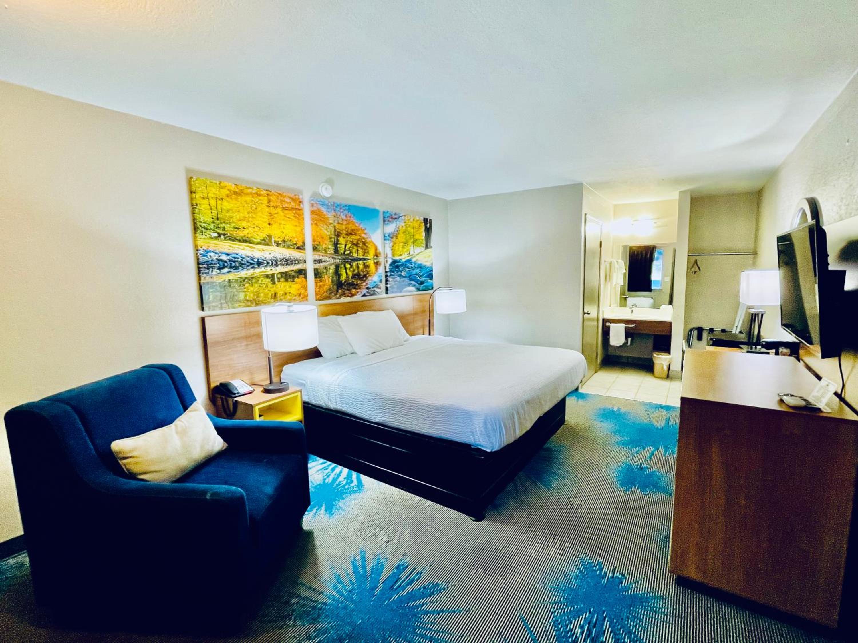 King Room - Non-Smoking - Photo 1
