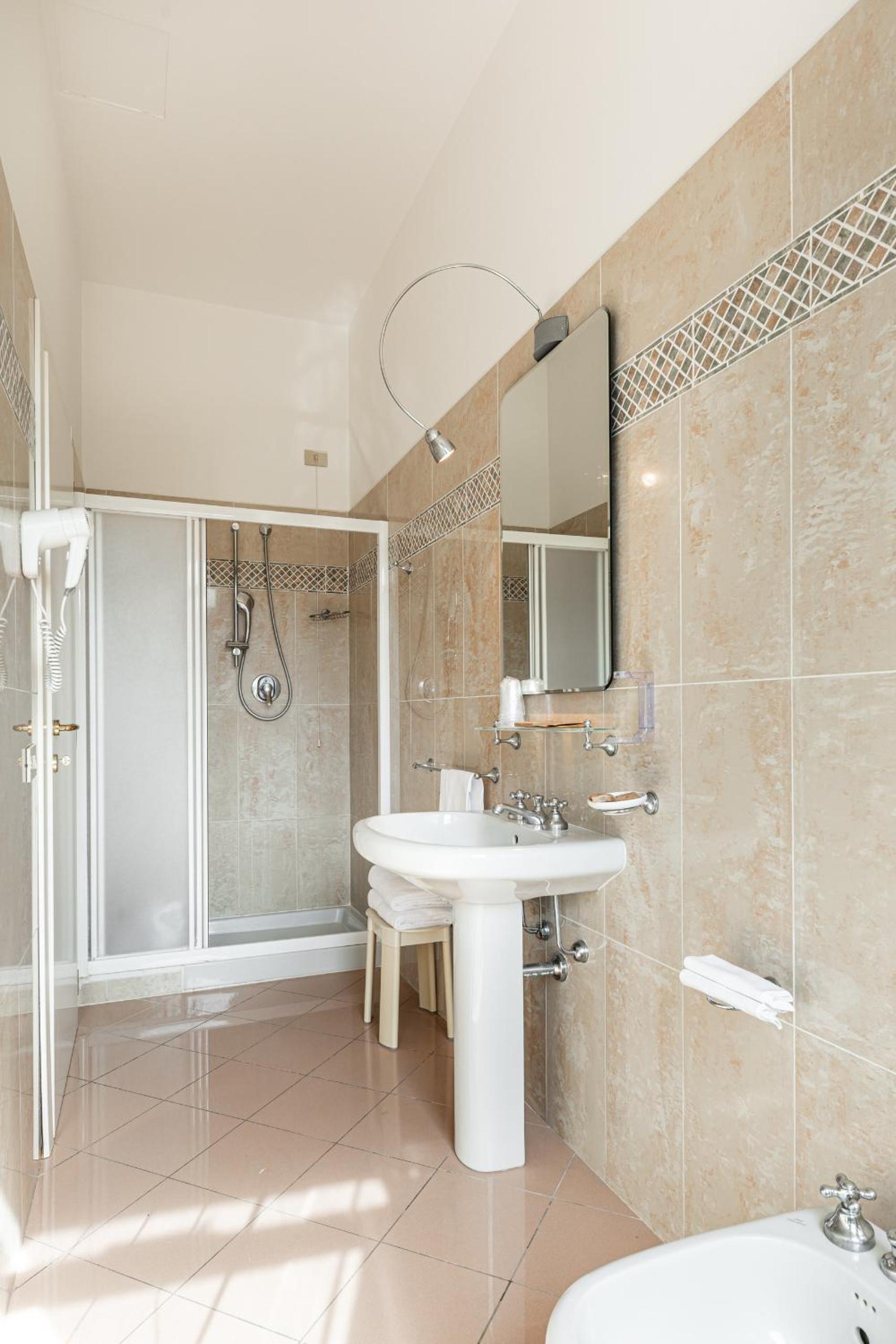 Standard Double Room with City View - Photo 13