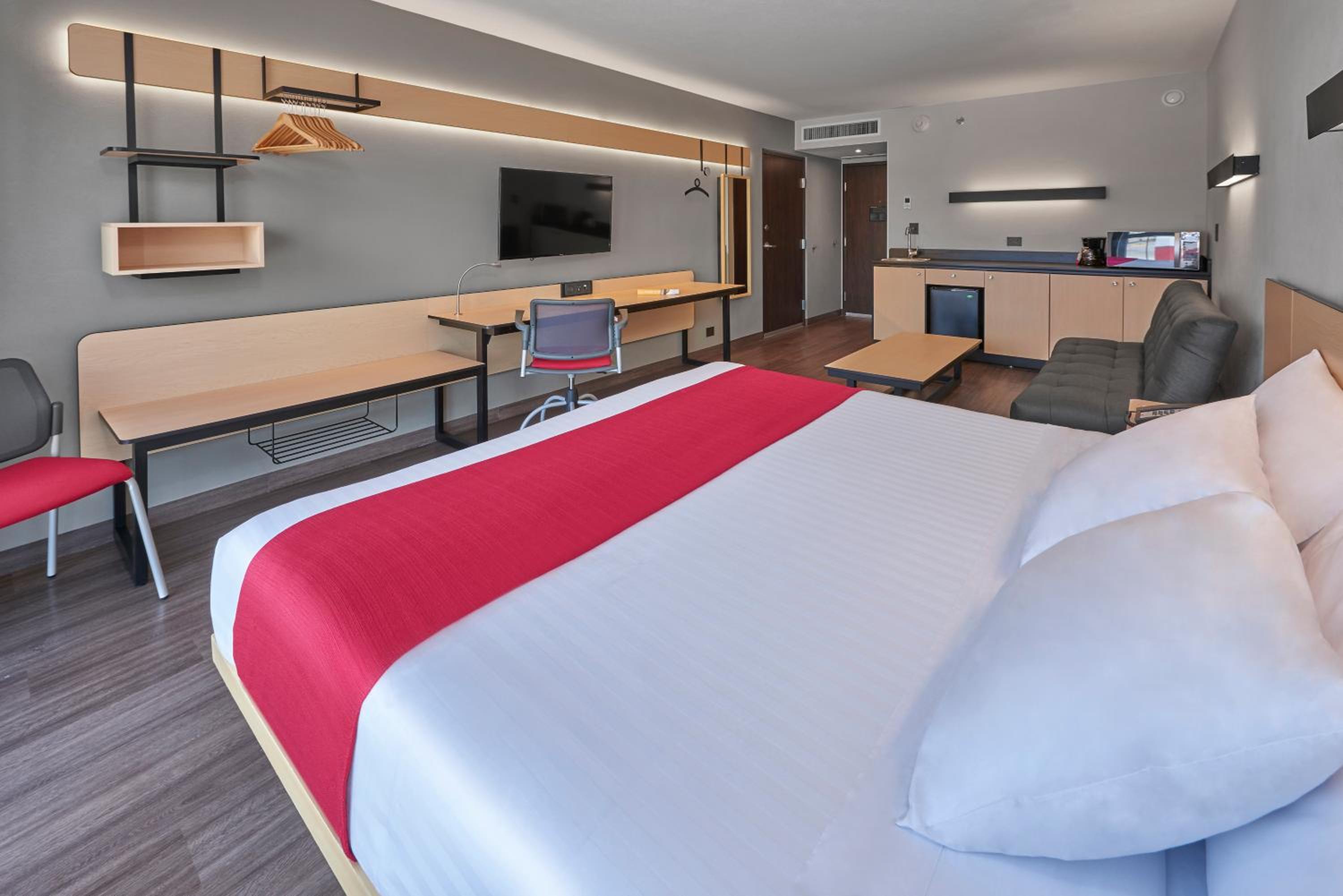 Superior King Room with Sofa Bed photo 1