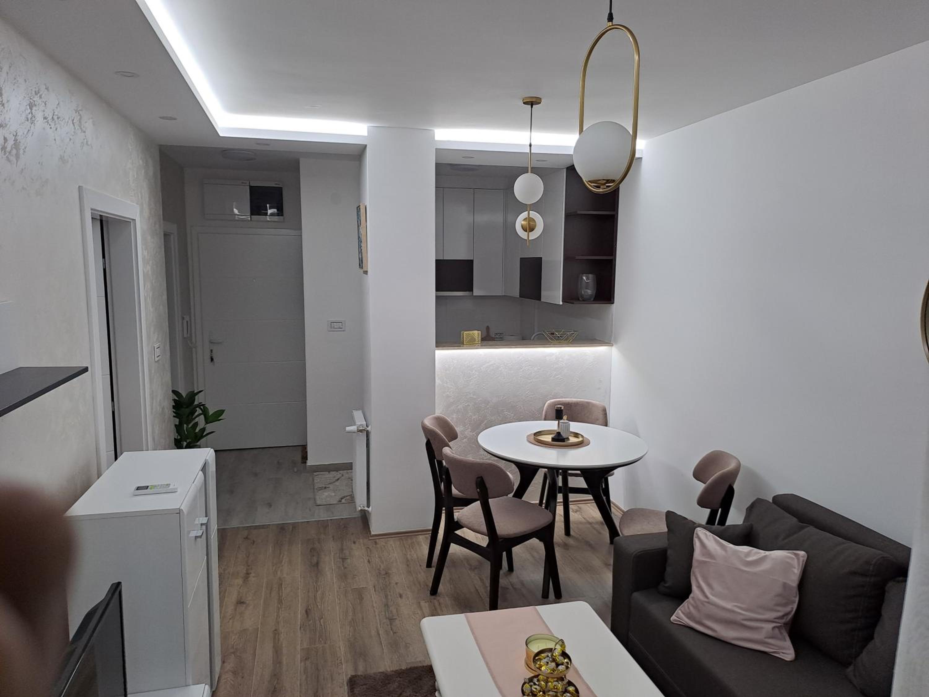 One-Bedroom Apartment photo 1