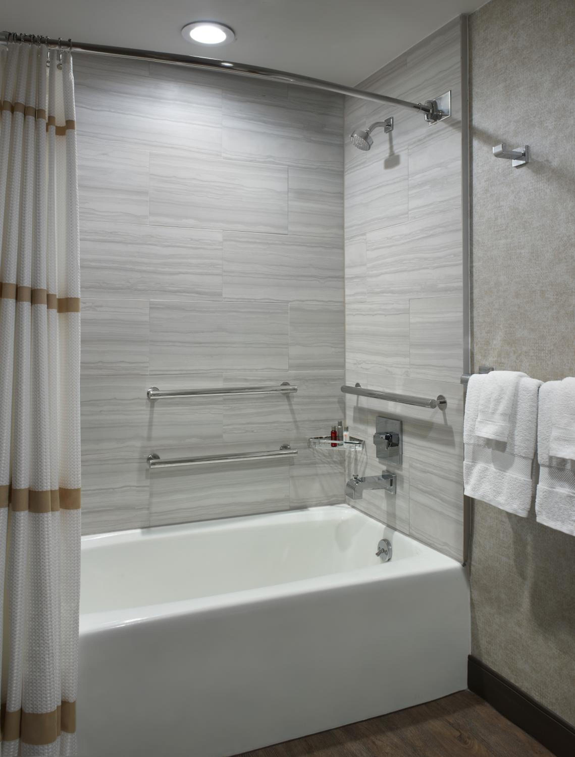 Double Room with Two Double Beds - Hearing Accessible  - Photo 4