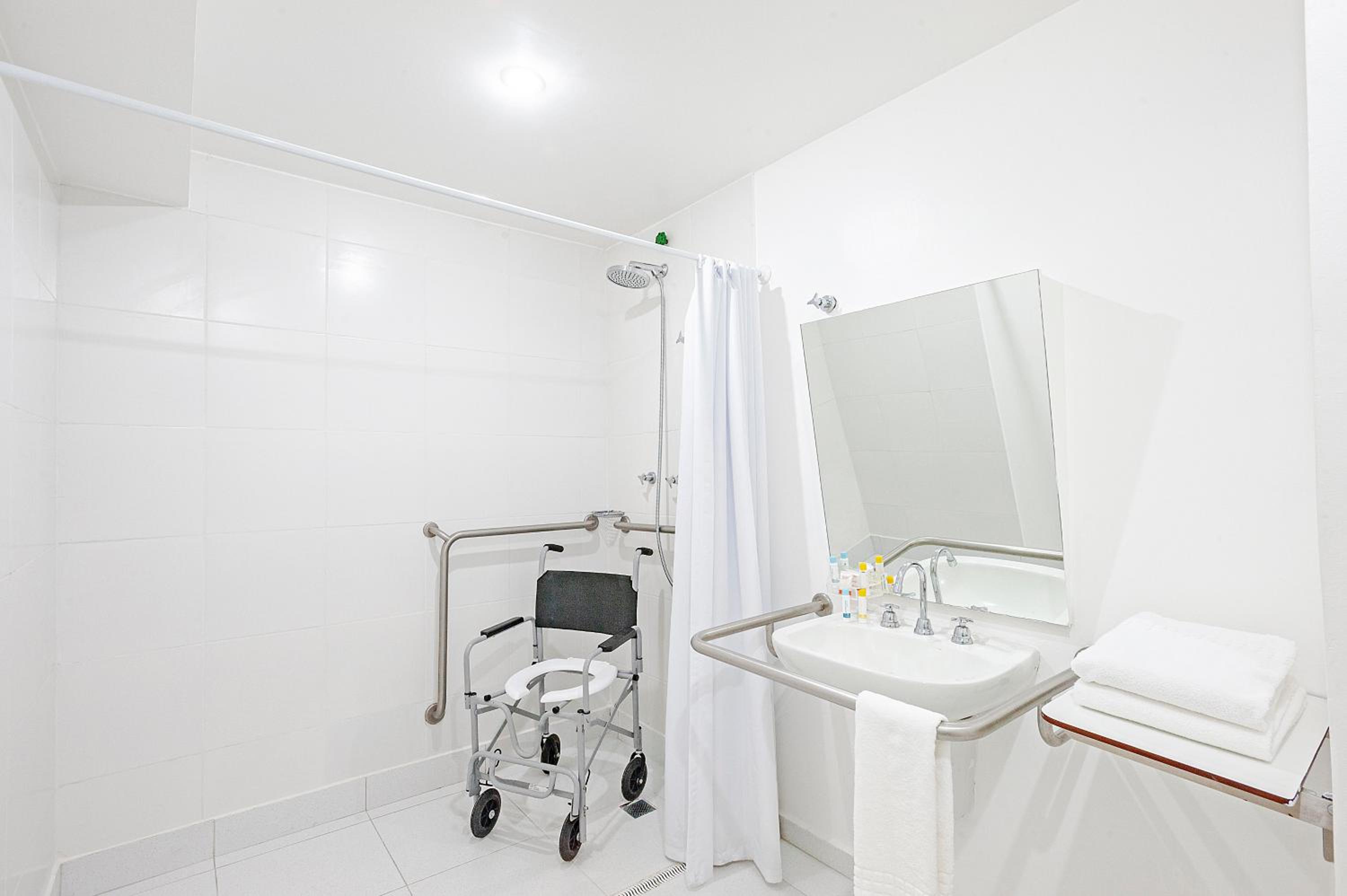 Double Room - Disability Access - Photo 8