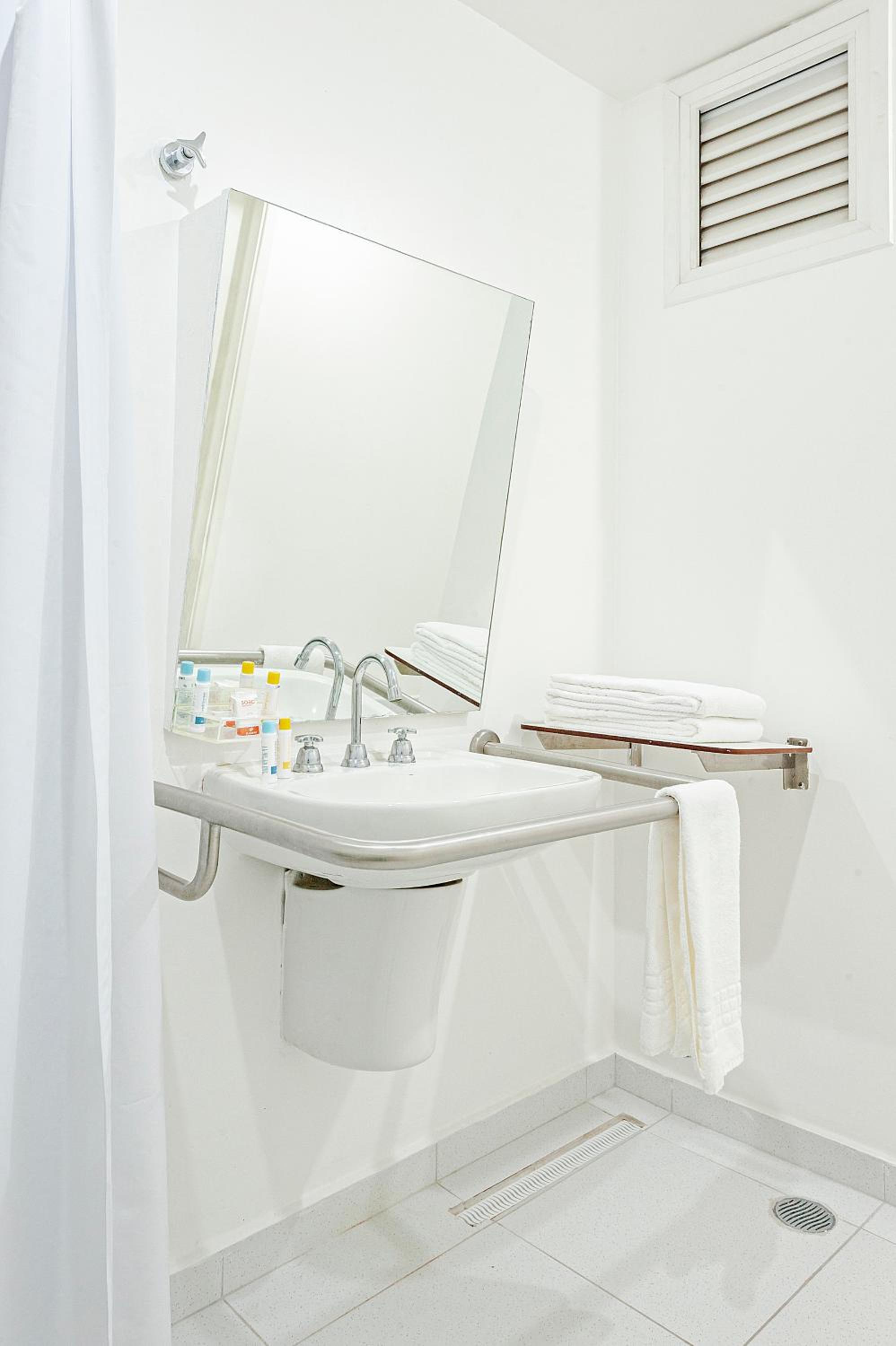 Double Room - Disability Access - Photo 7