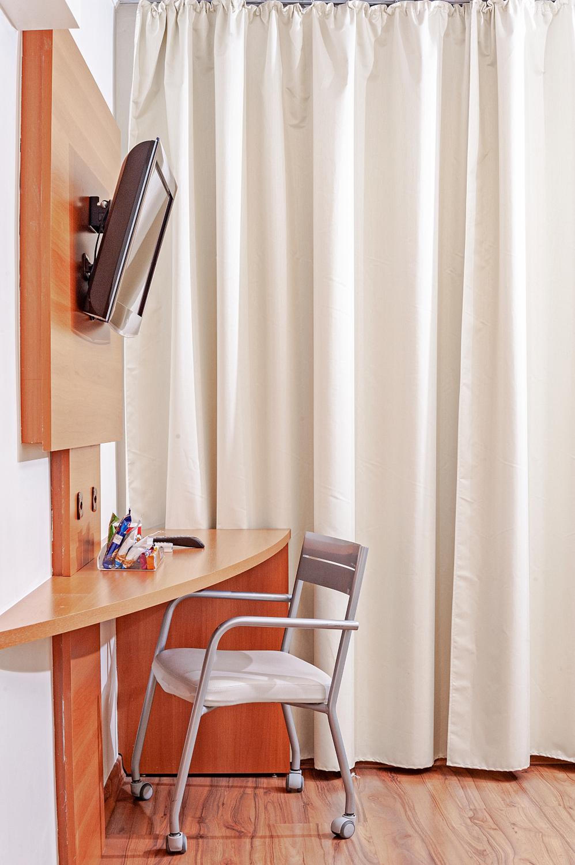 Double Room - Disability Access - Photo 1