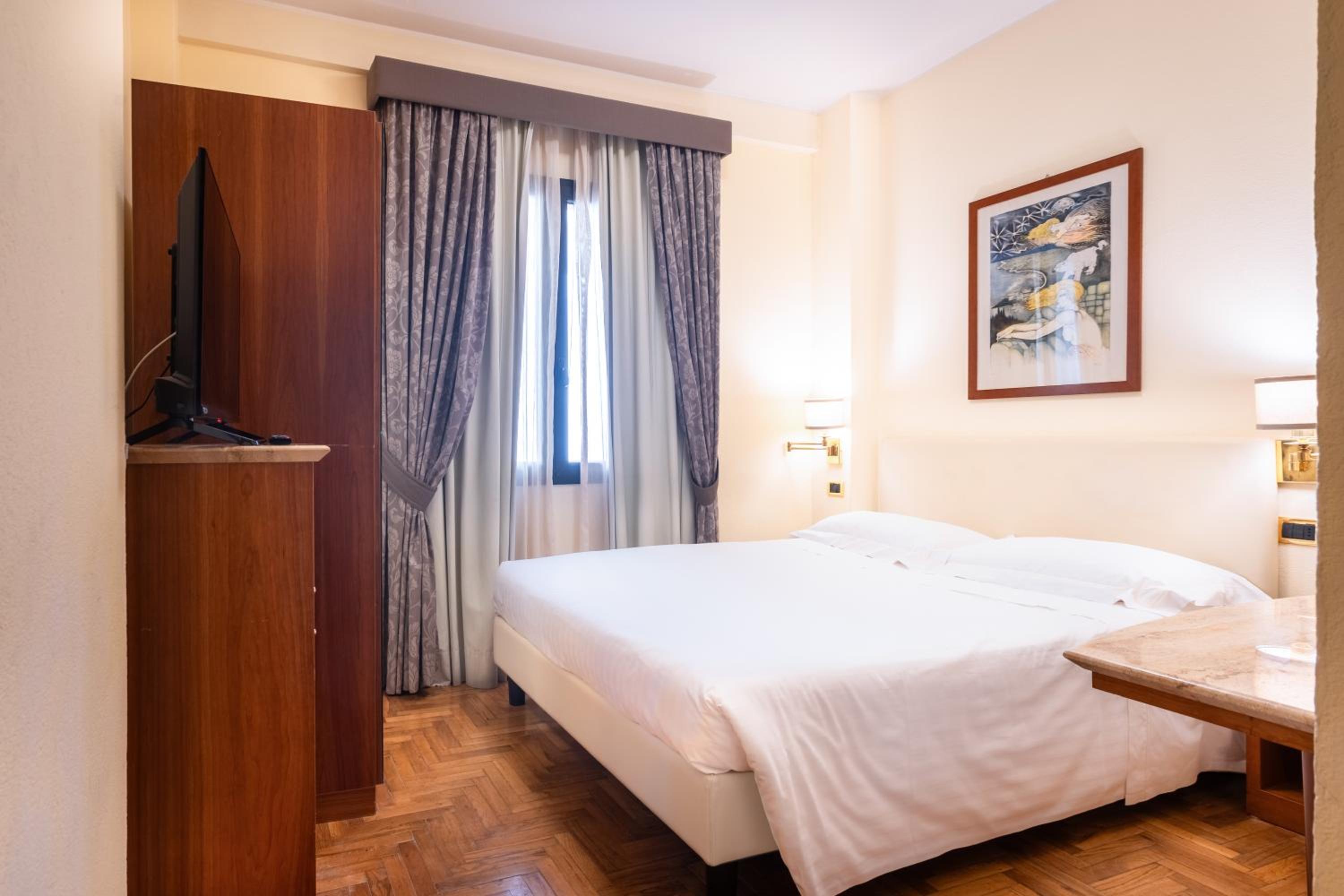 Economy Double Room photo 1