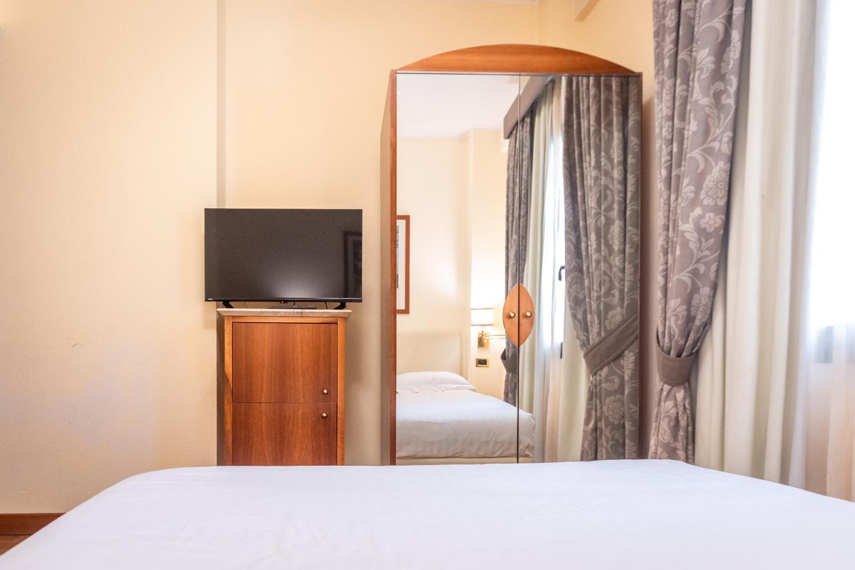 Economy Double Room photo 3