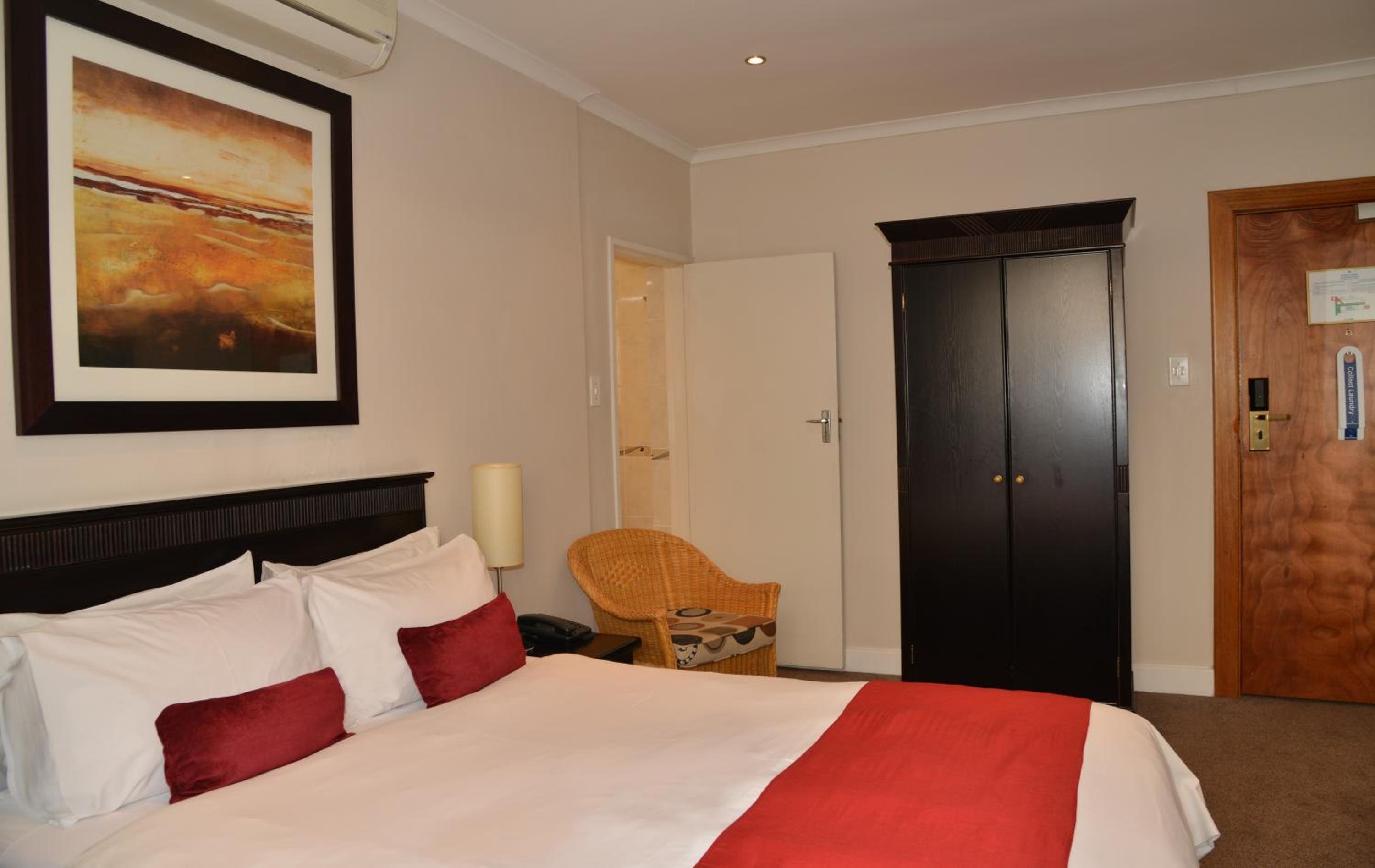 Deluxe Double Room - Photo 8