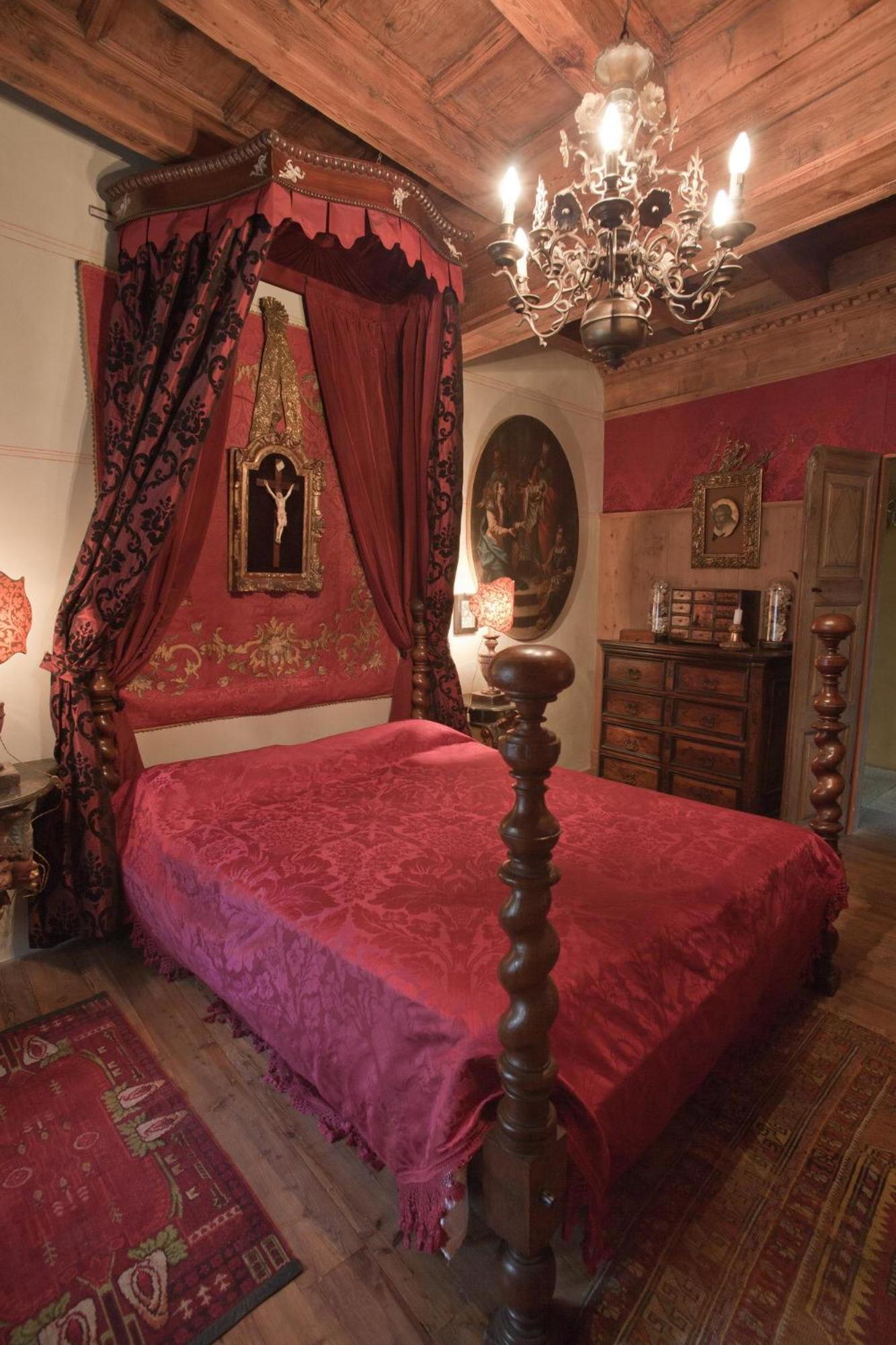 Deluxe King Suite - Photo 10