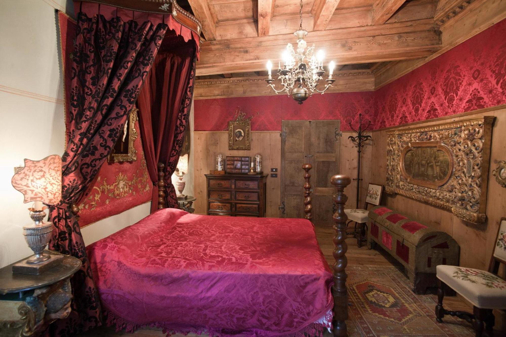 Deluxe King Suite - Photo 11