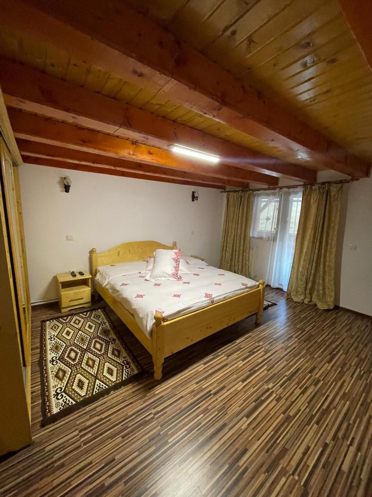 Double Room with Private Bathroom - Photo 6