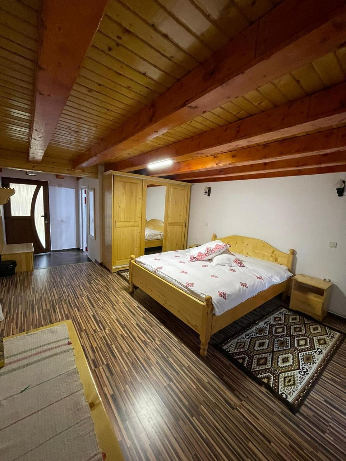 Double Room with Private Bathroom - Photo 7