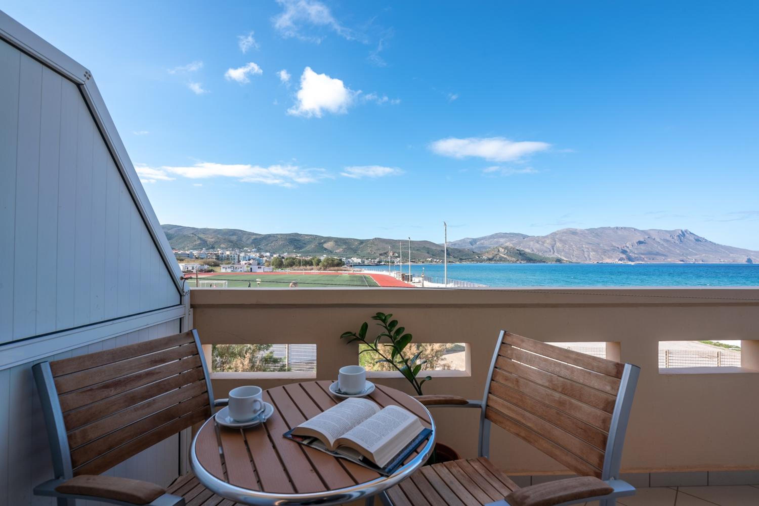 Double or Twin Room with Side Sea View - Photo 3