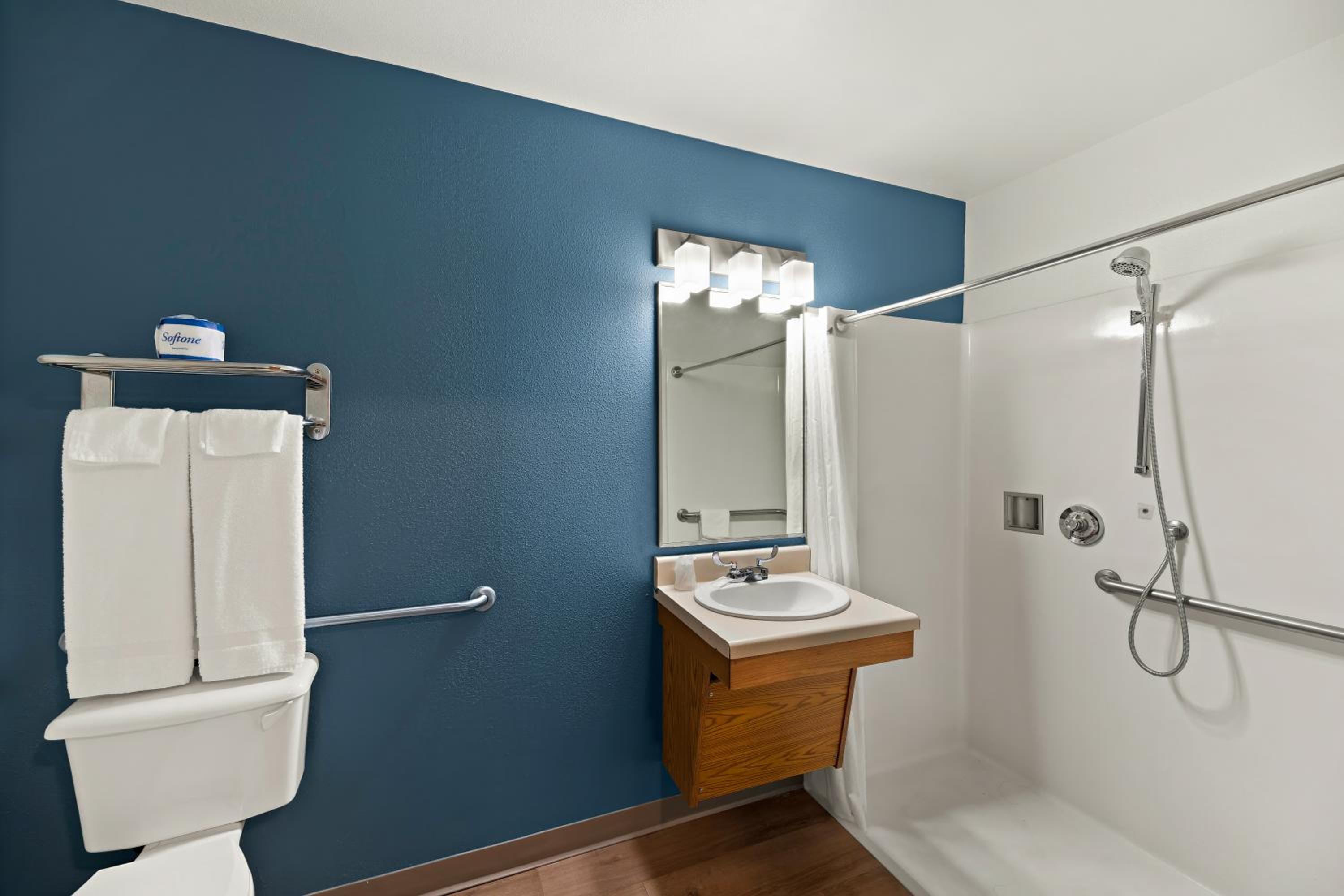 Standard Double Room with Roll-In Shower - Disability Access/Non-Smoking