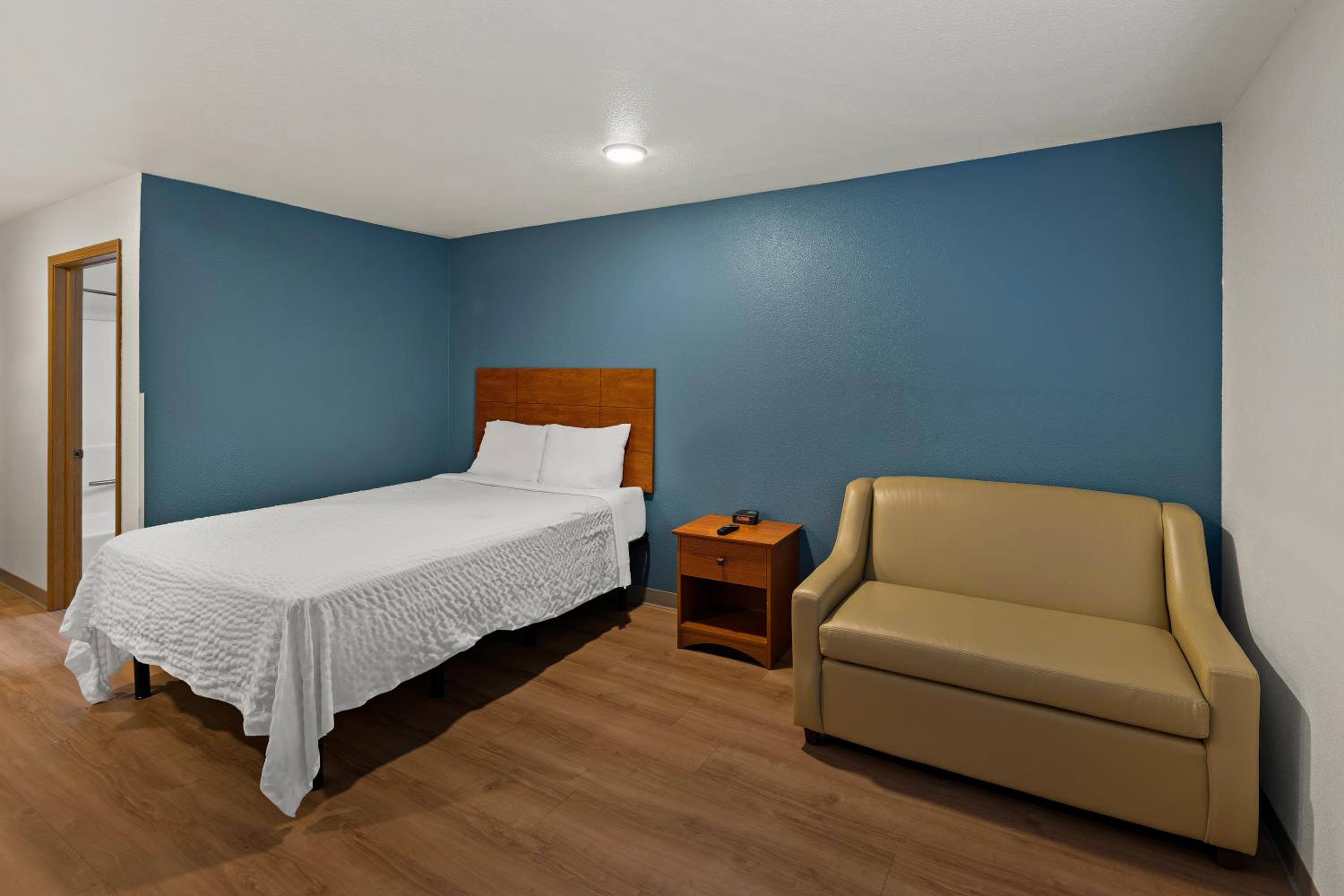 Standard Double Room with Sofa Bed - Non-Smoking photo 3