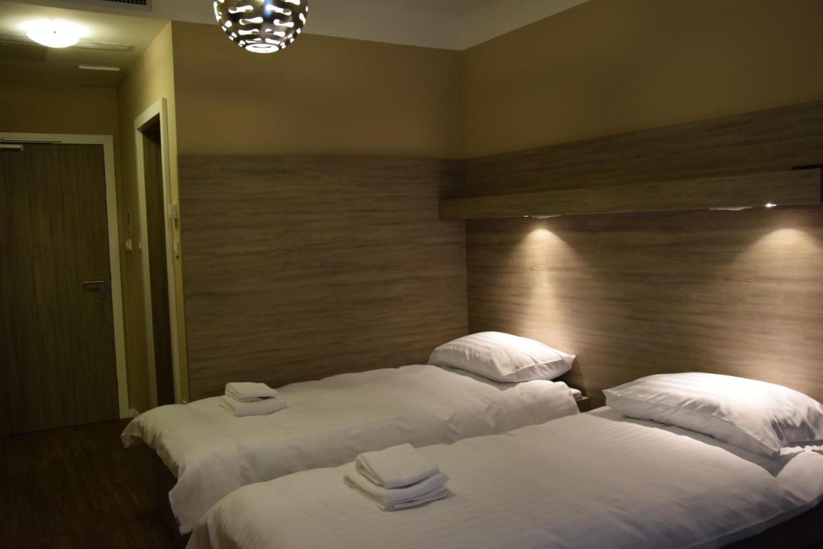 Twin Room with Private Bathroom photo 3