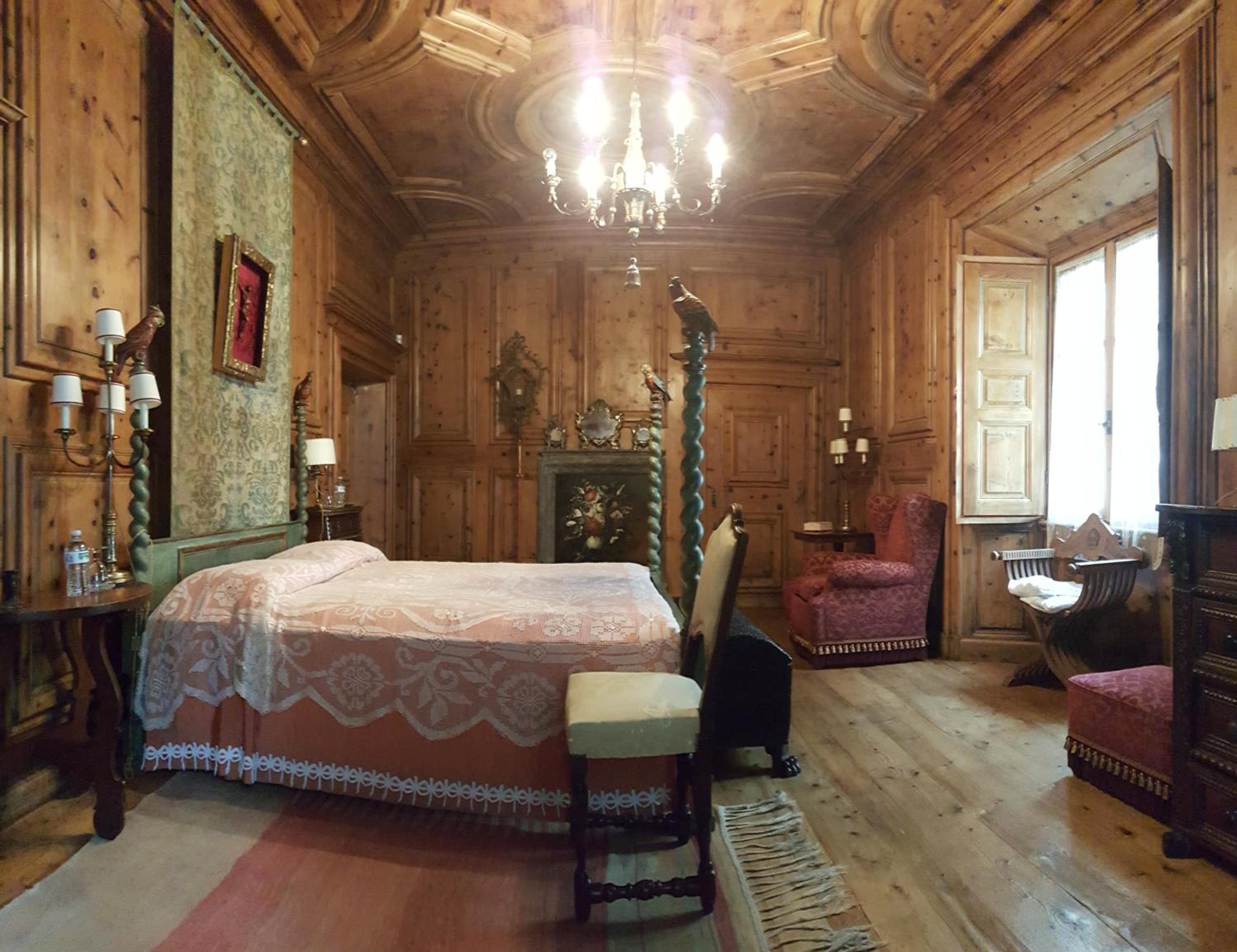 Deluxe King Suite - Photo 9