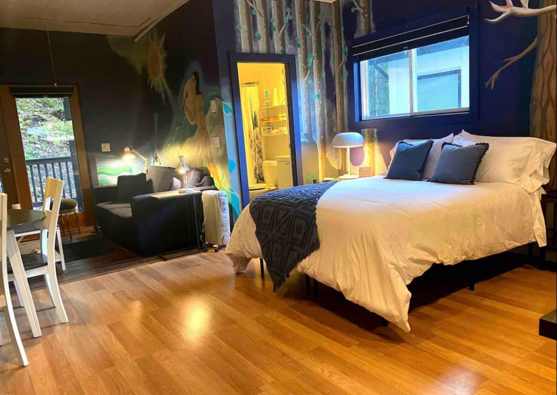 Queen Room with Balcony photo 1