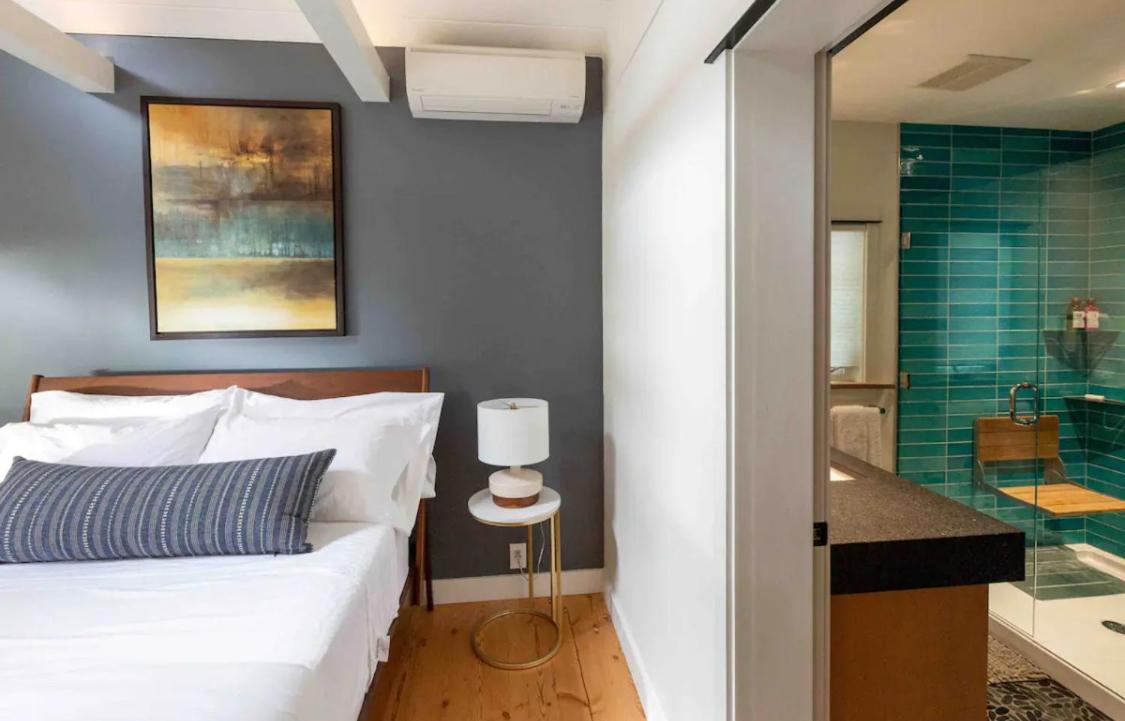 Queen Room with Balcony photo 1