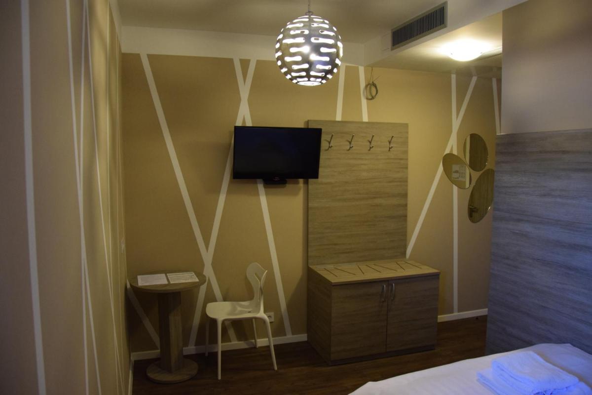 Single Room - Disability Access photo 1