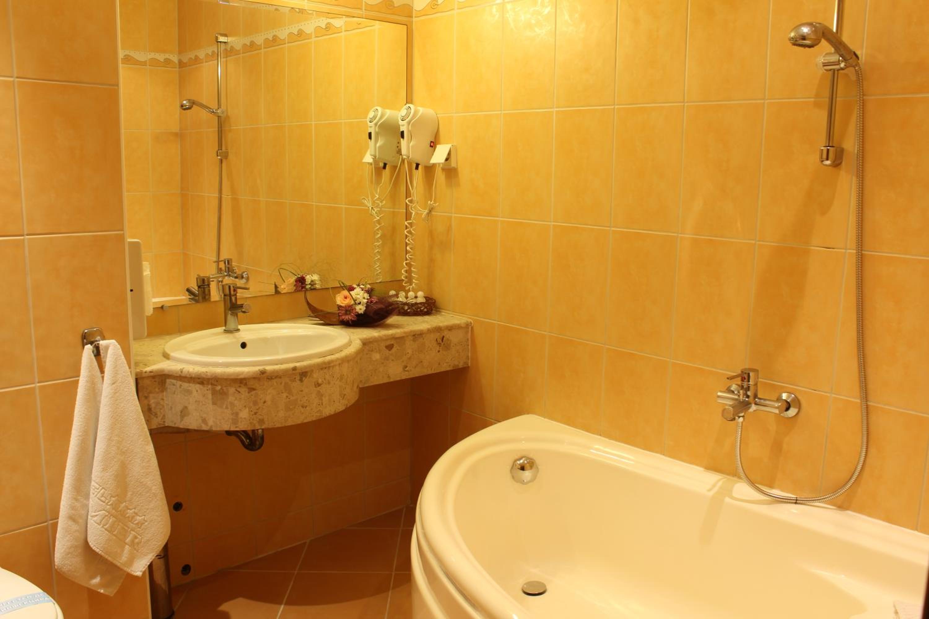 Double or Twin Room - Photo 2