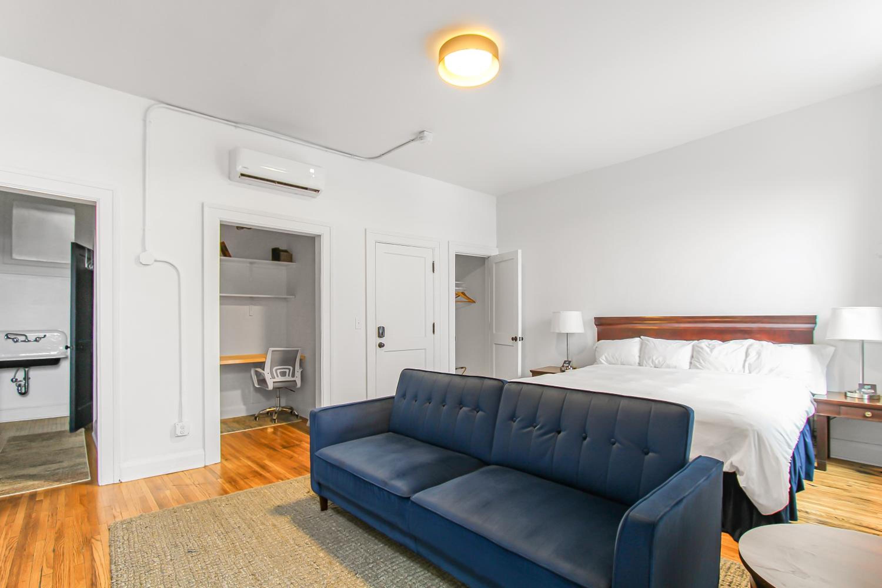 Apartment photo 2