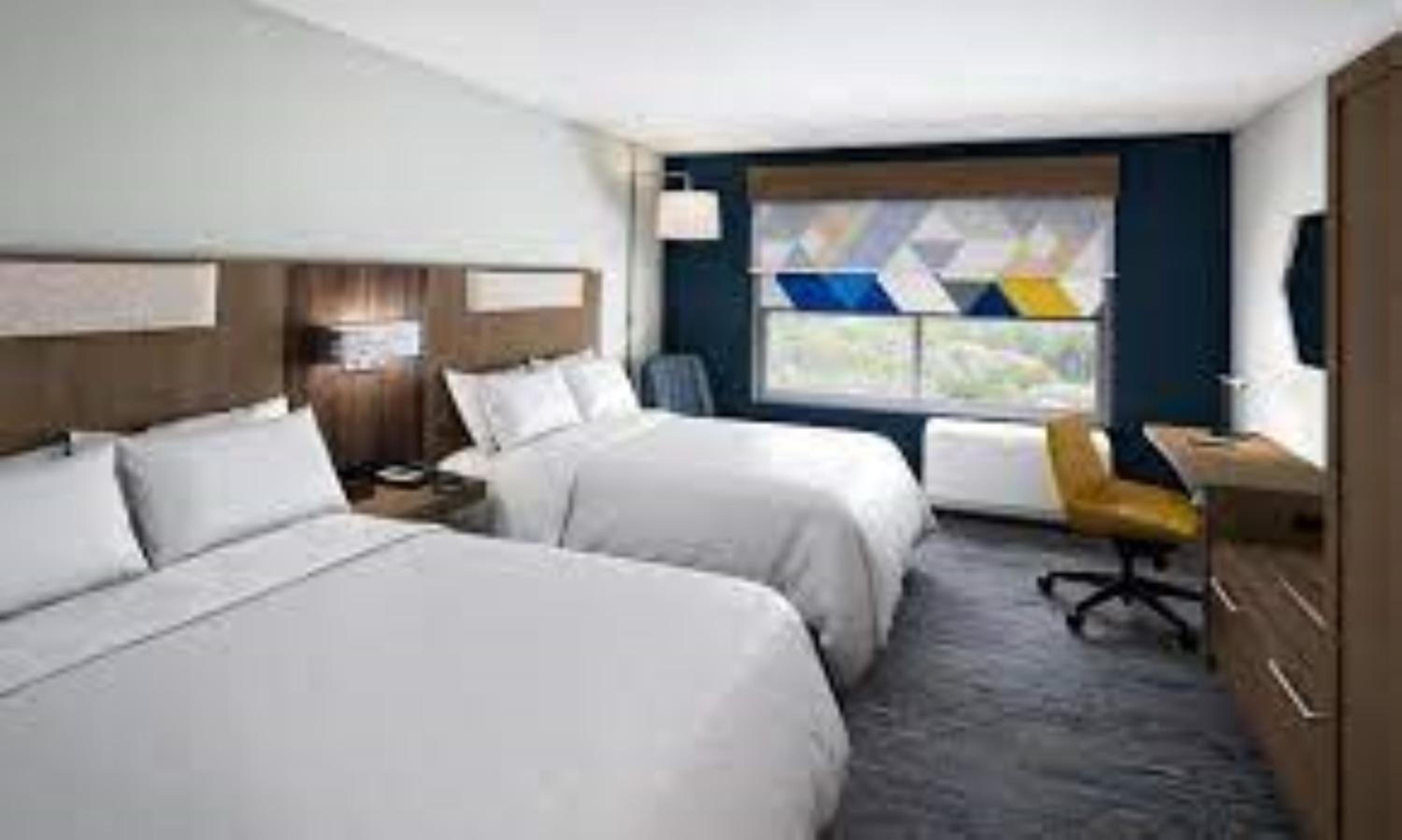 Standard Queen Room with Two Queen Beds and Mobility Accessible Tub photo 1