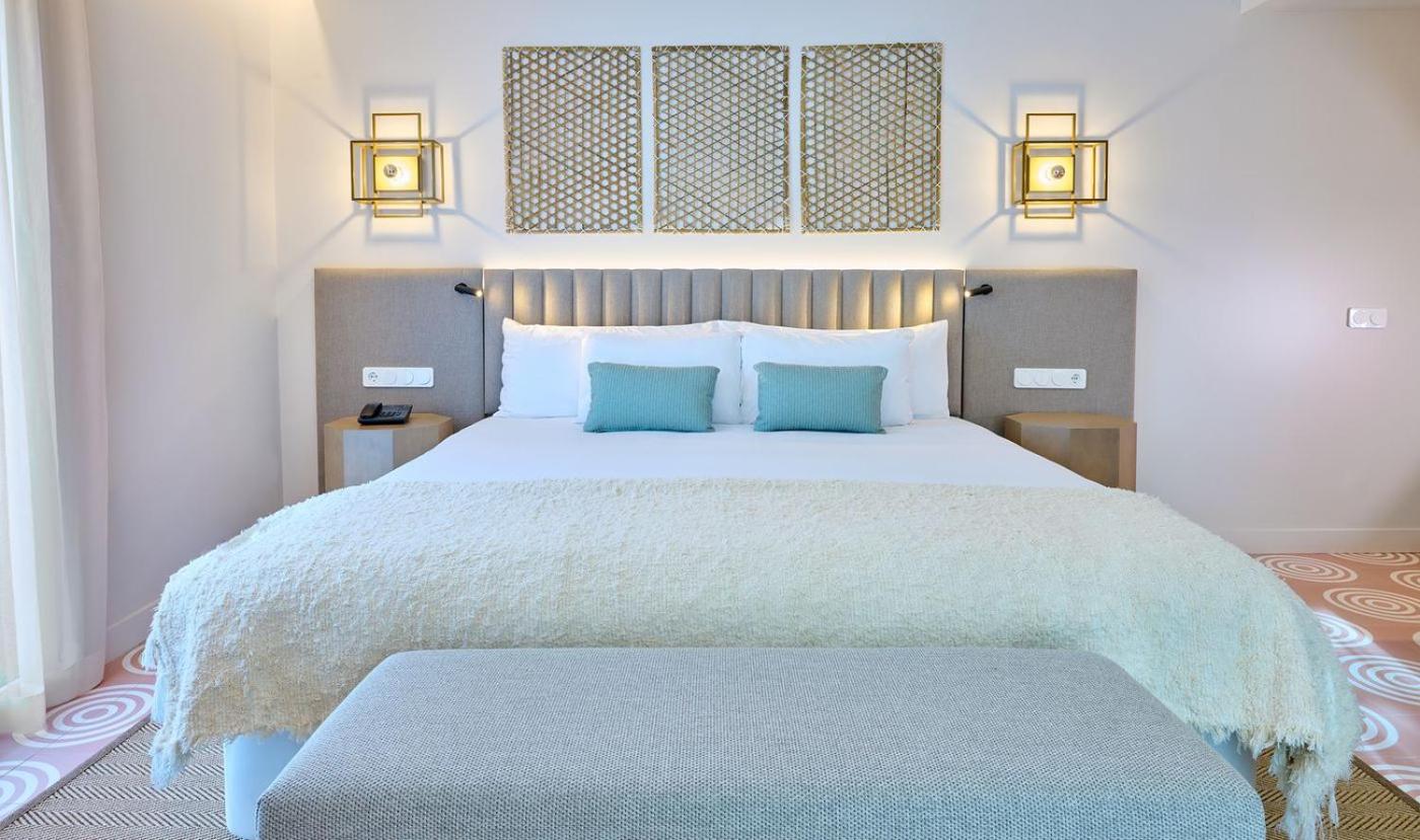 Deluxe Room - Photo 1