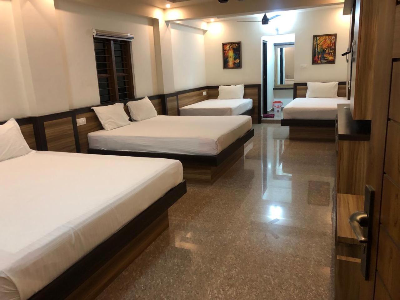 6-Bed Mixed Dormitory Room photo 2