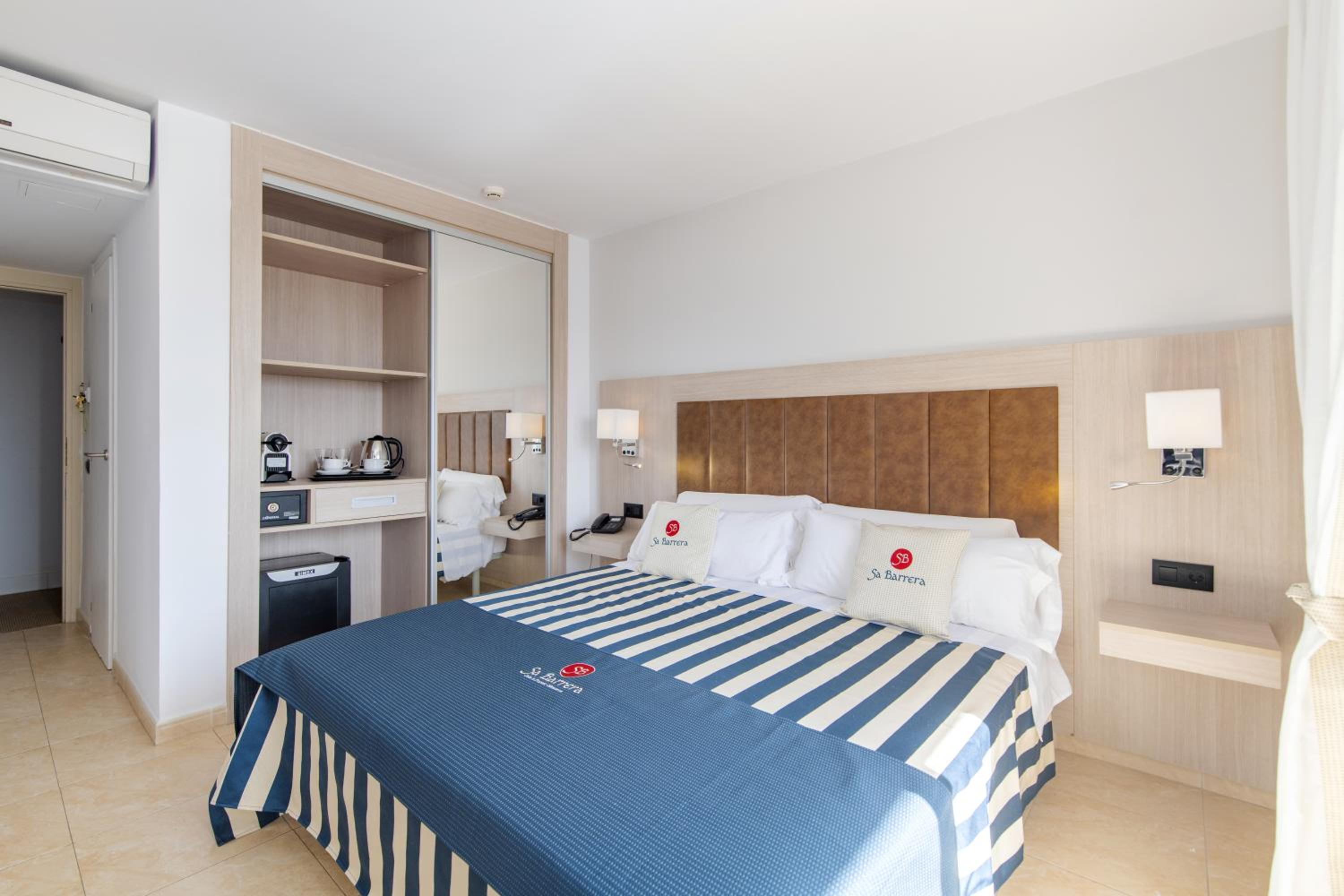 Habitación Doble o Twin Superior con Vista a la Piscina