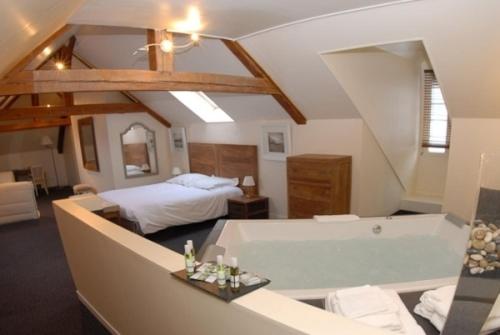 Suite with Spa Bath