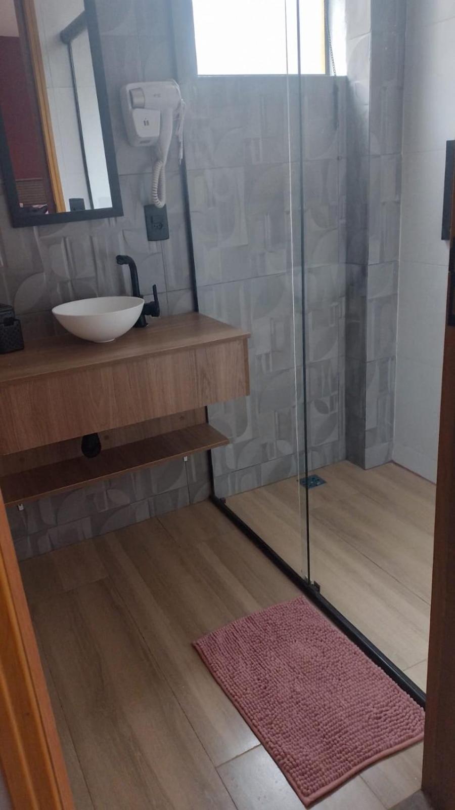 Suite with Hot Tub photo 2
