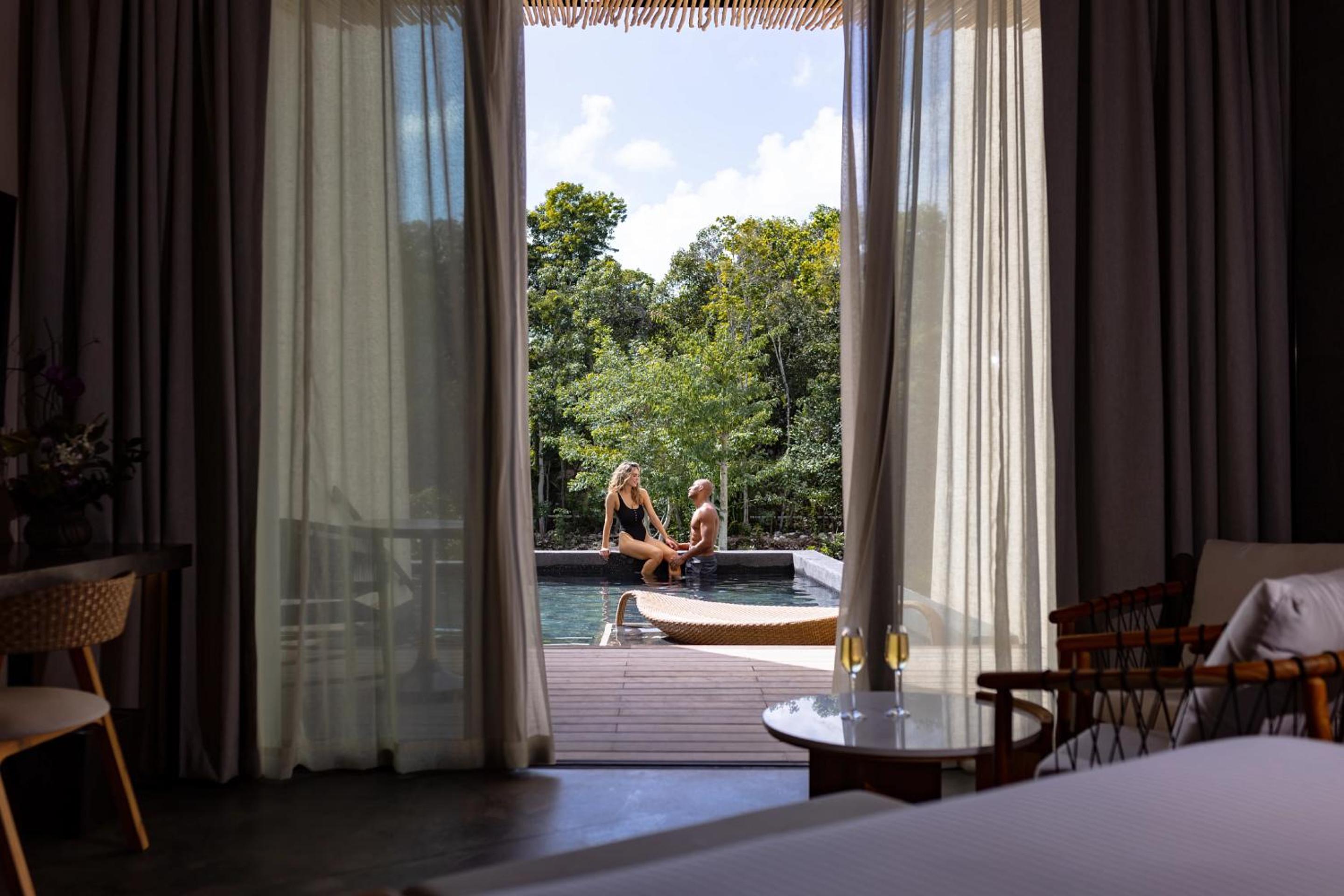 Junior Suite (Swim Out, Double Beds)