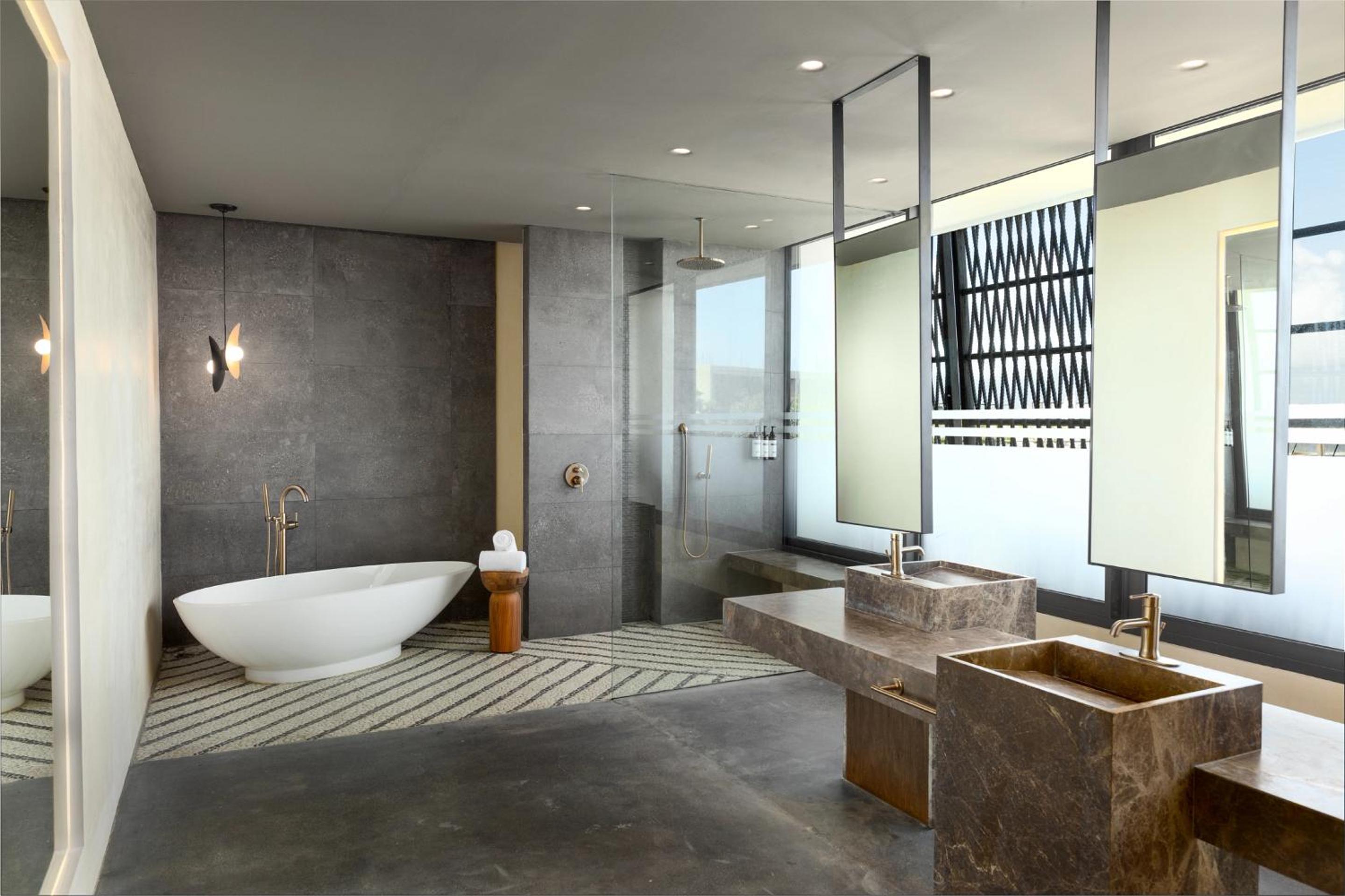 Preferred Club Rooftop Master Suite with Plunge Pool