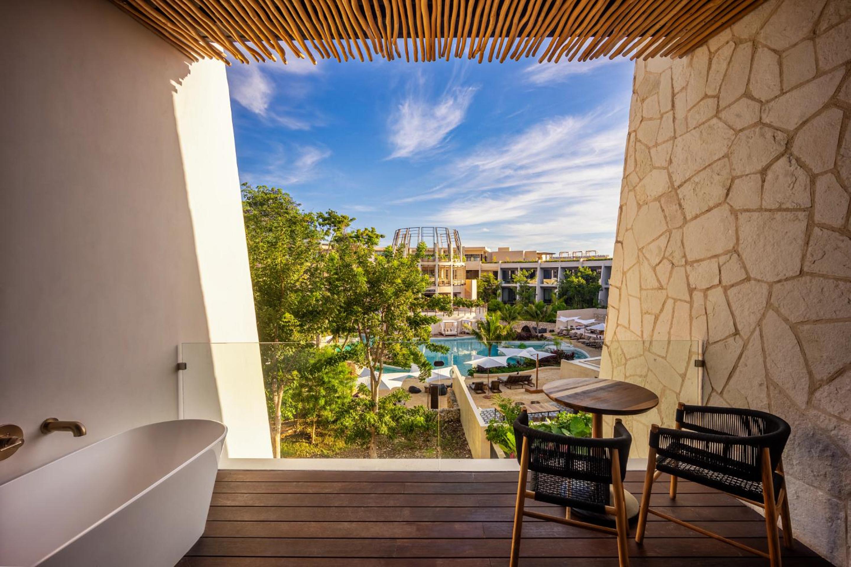 Junior Suite (Tropical View, Double Beds)