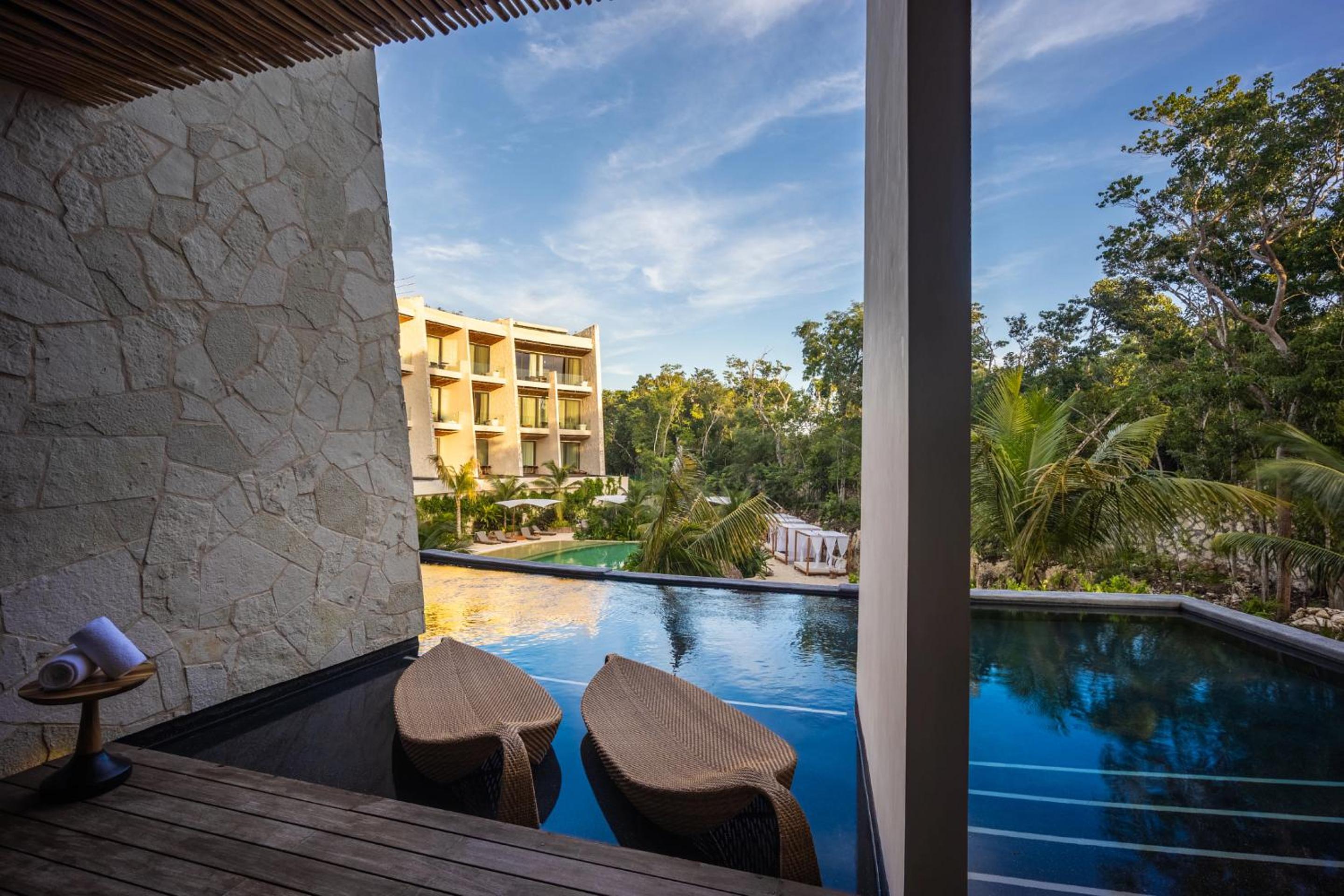 Preferred Club Master Suite, Swim Out