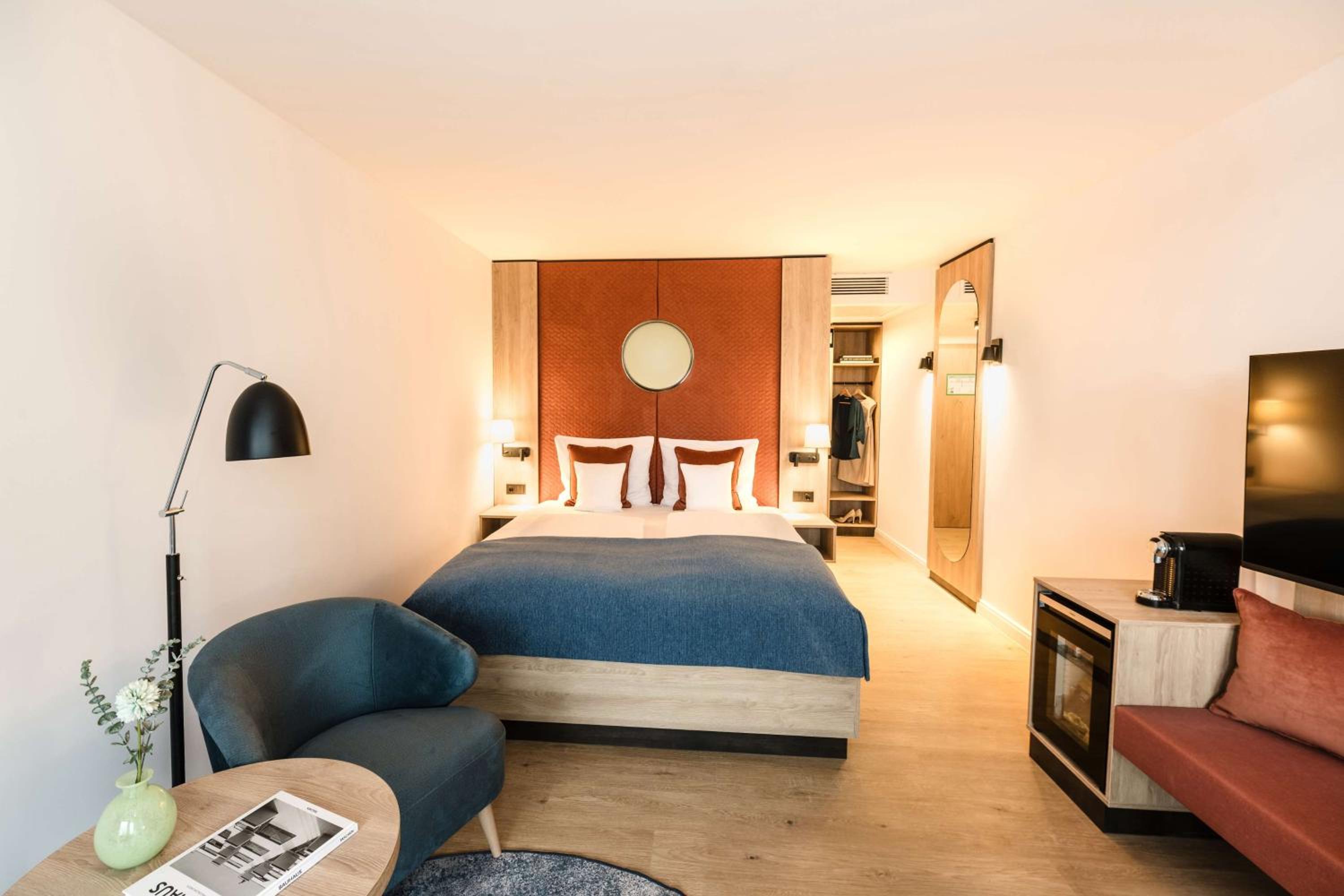 Double Room with Walk-In Shower and Forest View