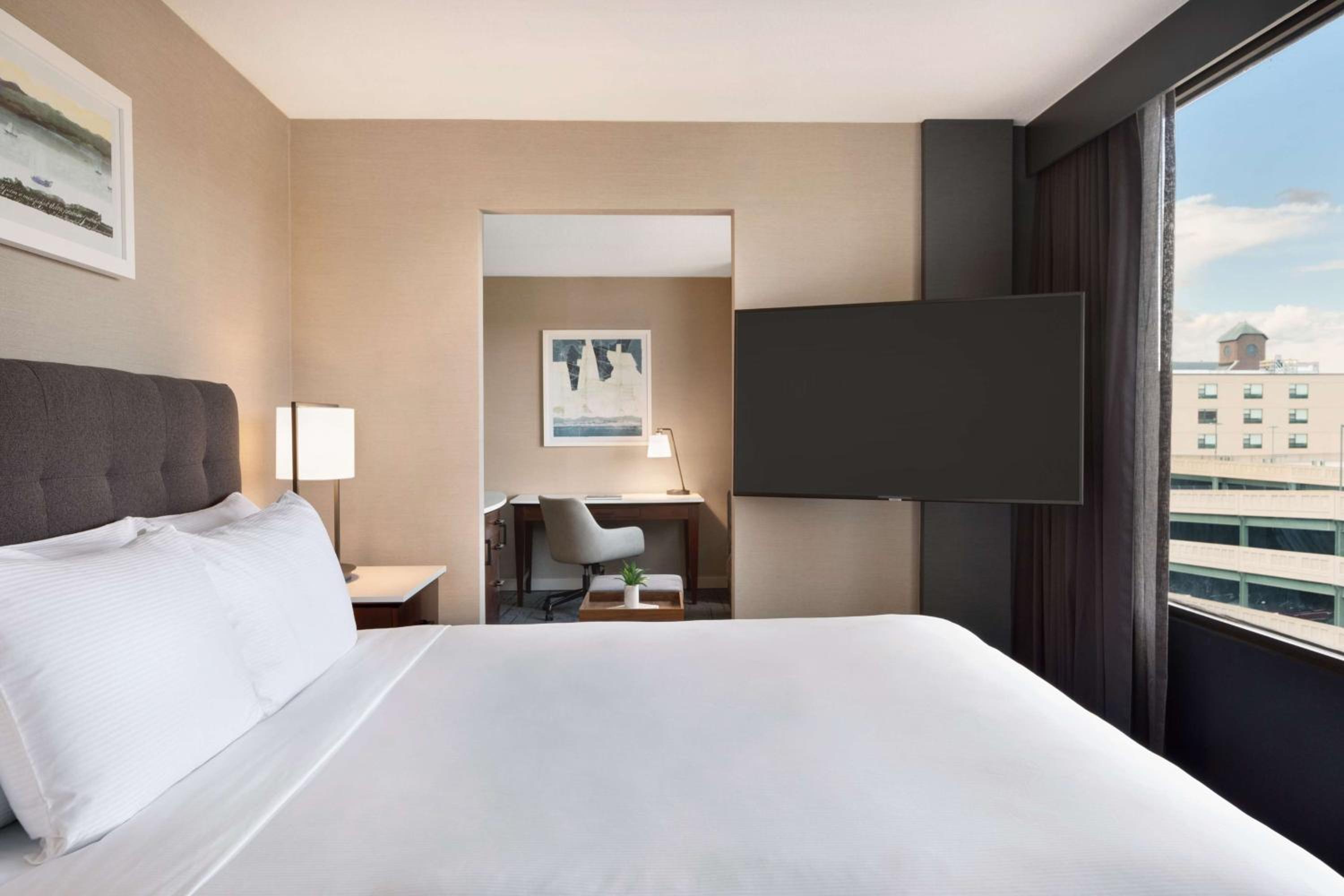 Junior King Suite With Seating Area