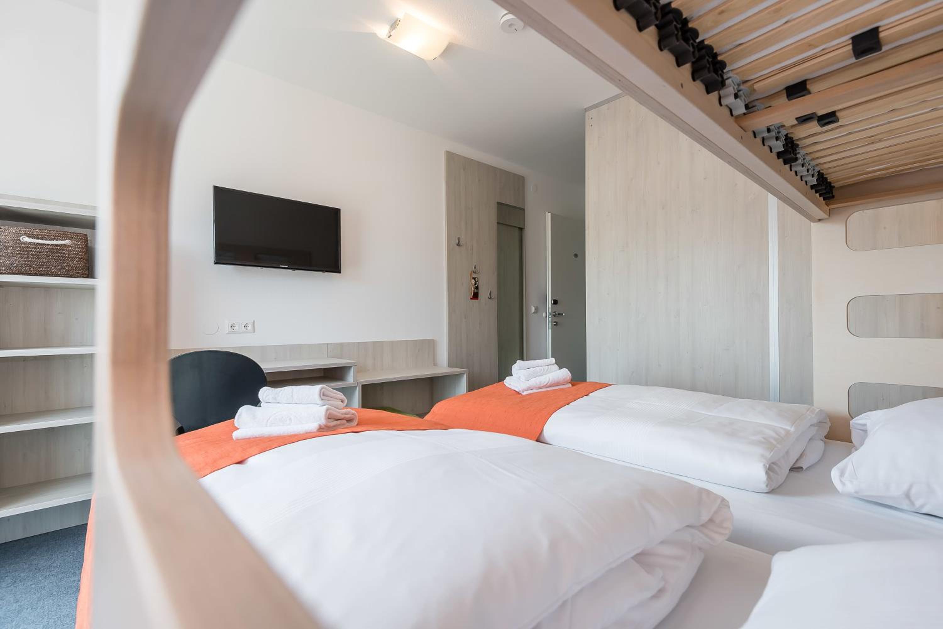 Zweibettzimmer mit Hochbett photo 1