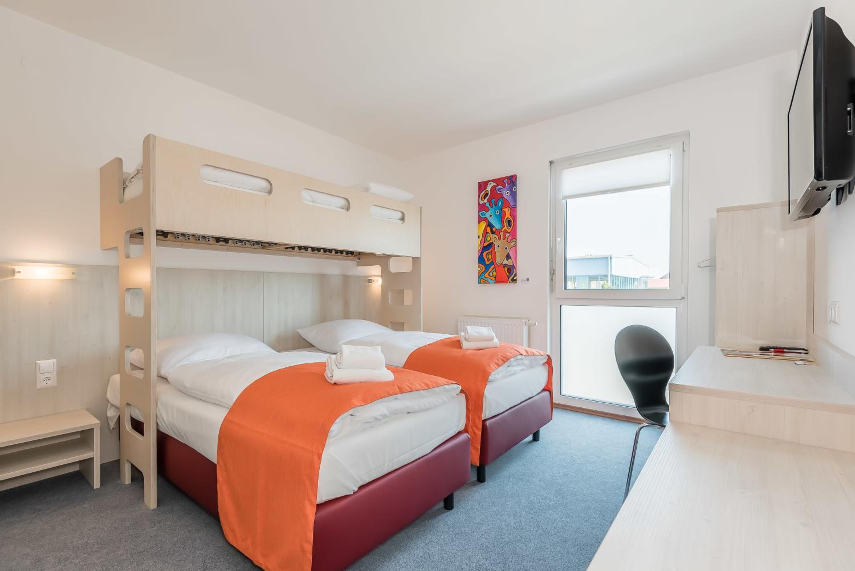 Zweibettzimmer mit Hochbett photo 2