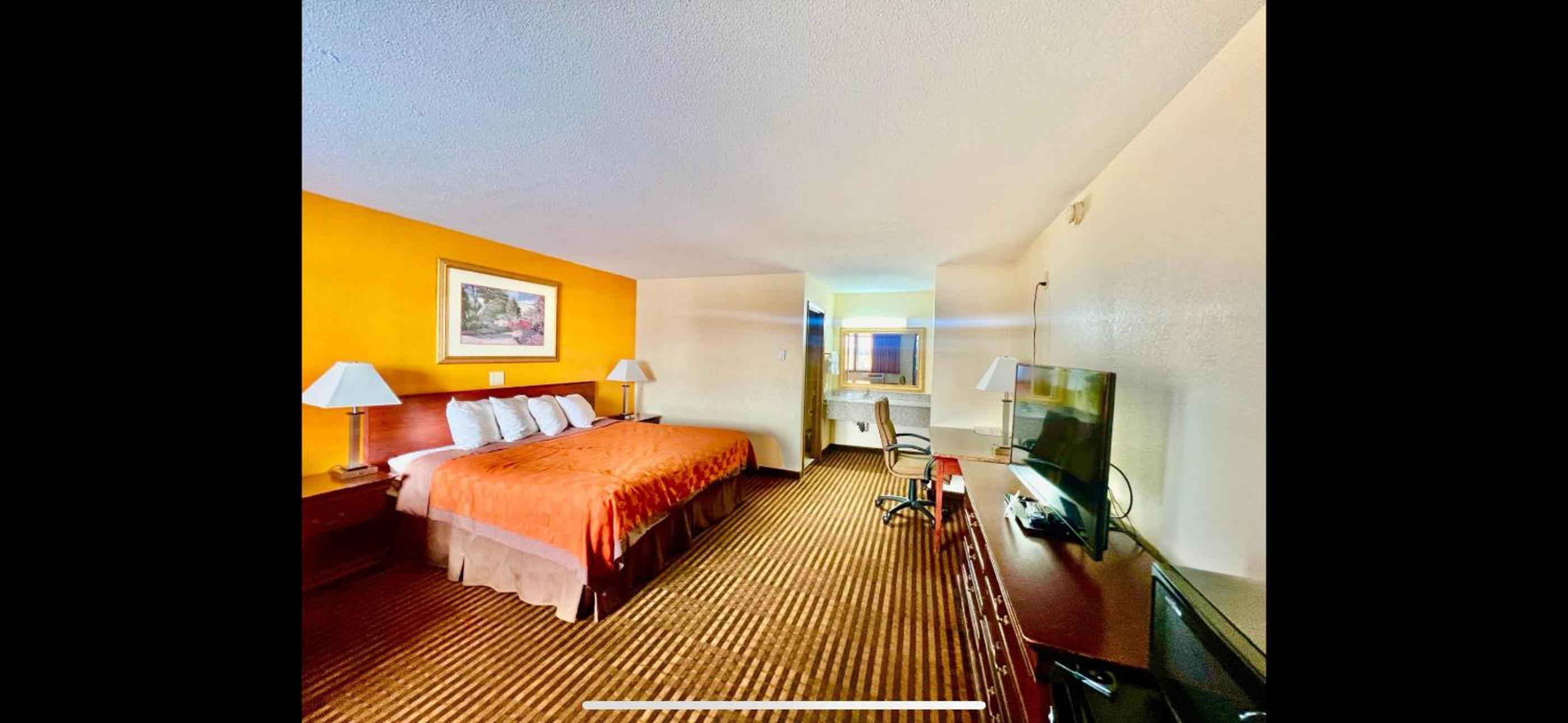 Standard King Room photo 3