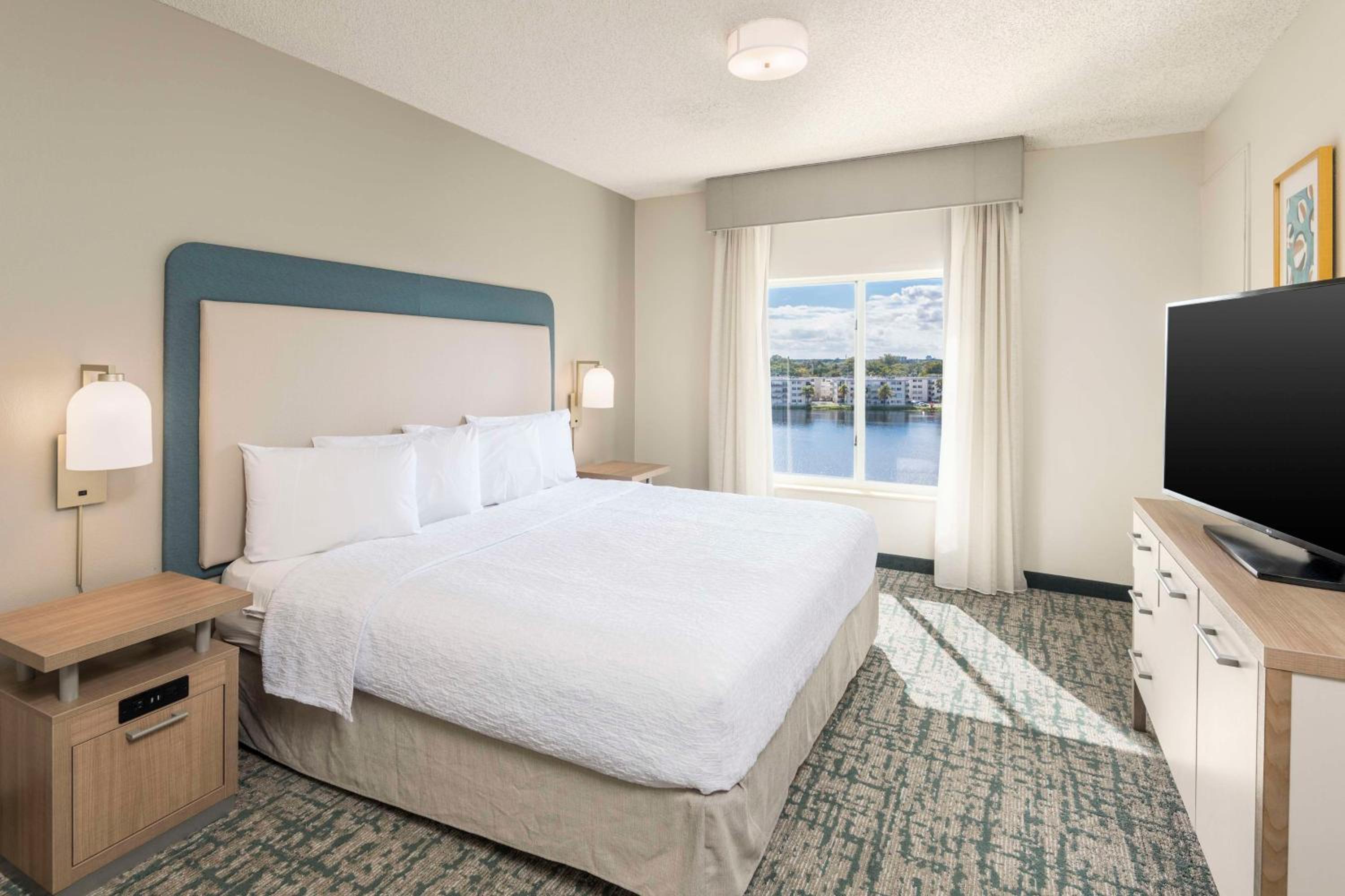 One-Bedroom King Suite - Non-Smoking - Photo 5