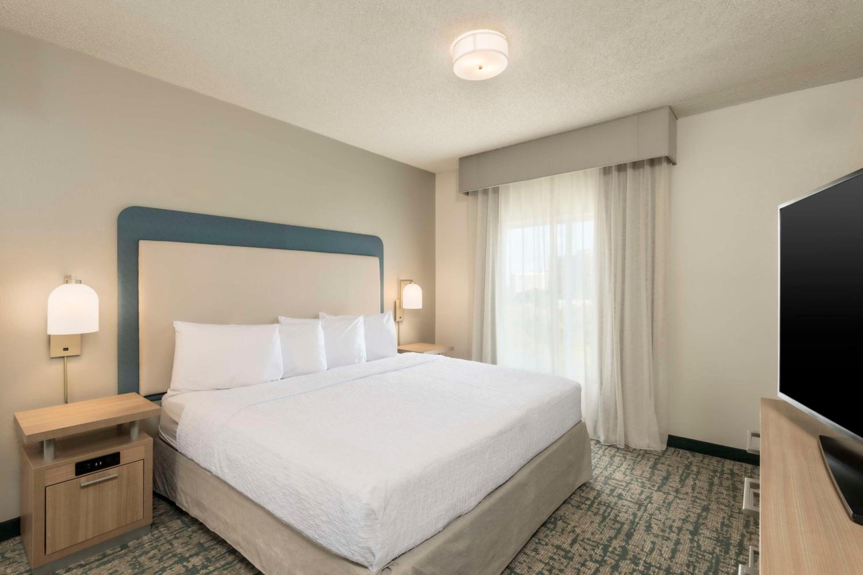 One-Bedroom King Suite - Non-Smoking - Photo 7