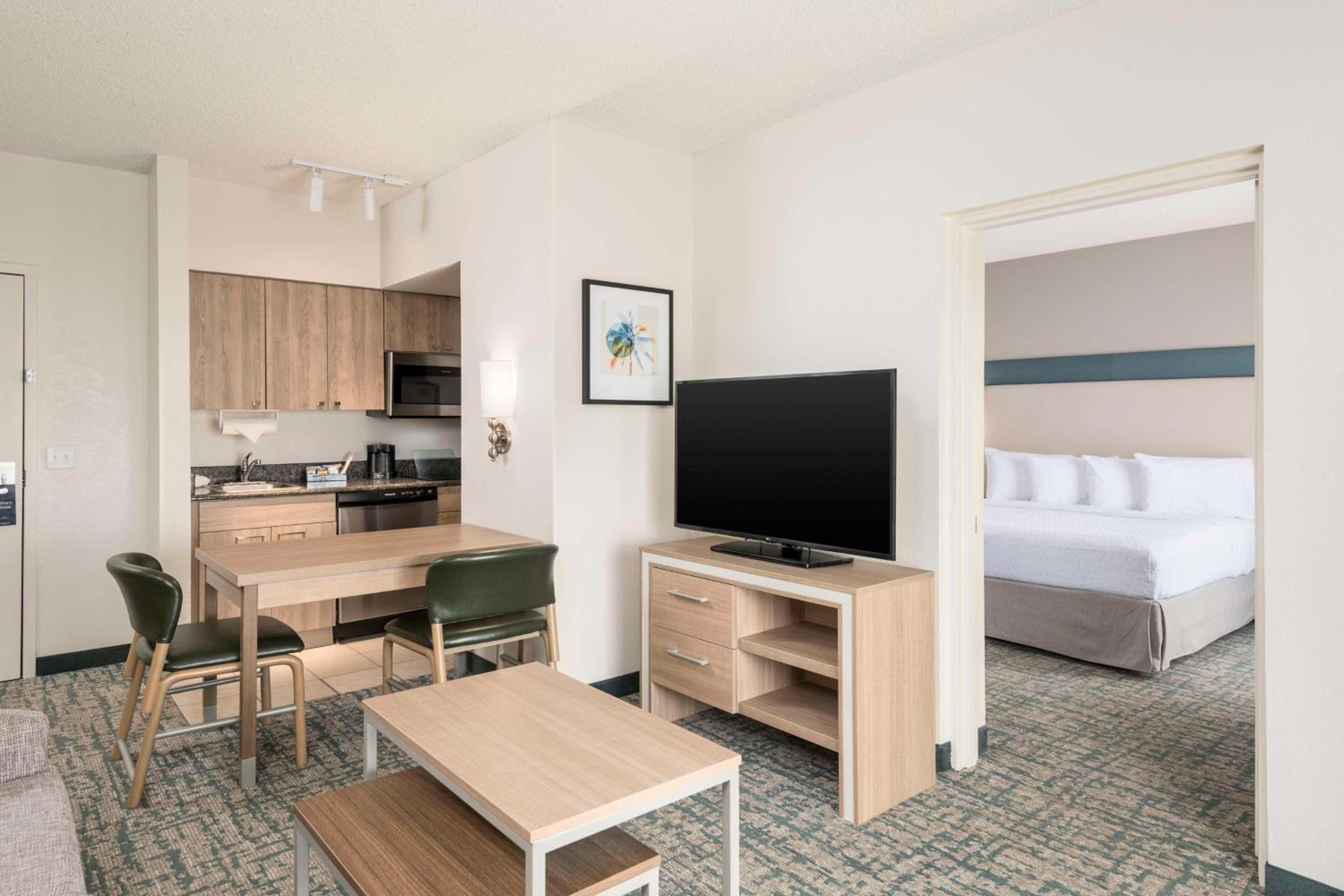 One-Bedroom King Suite - Non-Smoking - Photo 9
