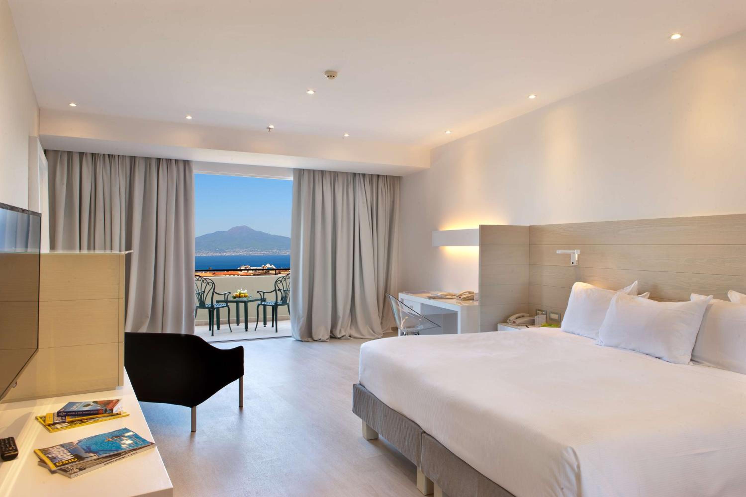 Deluxe King Room with Sea View