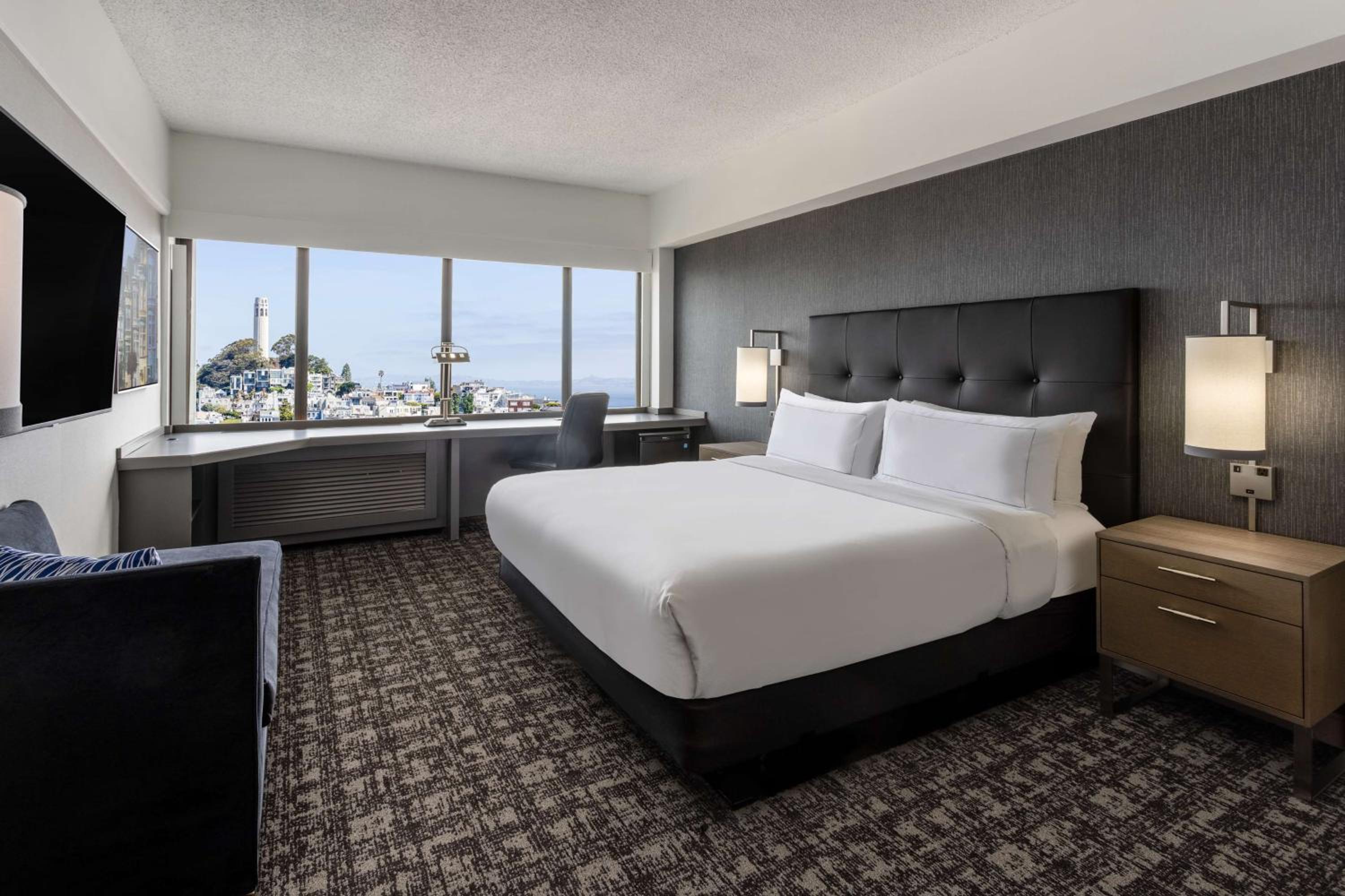 Deluxe King Room with Bay View - Photo 1