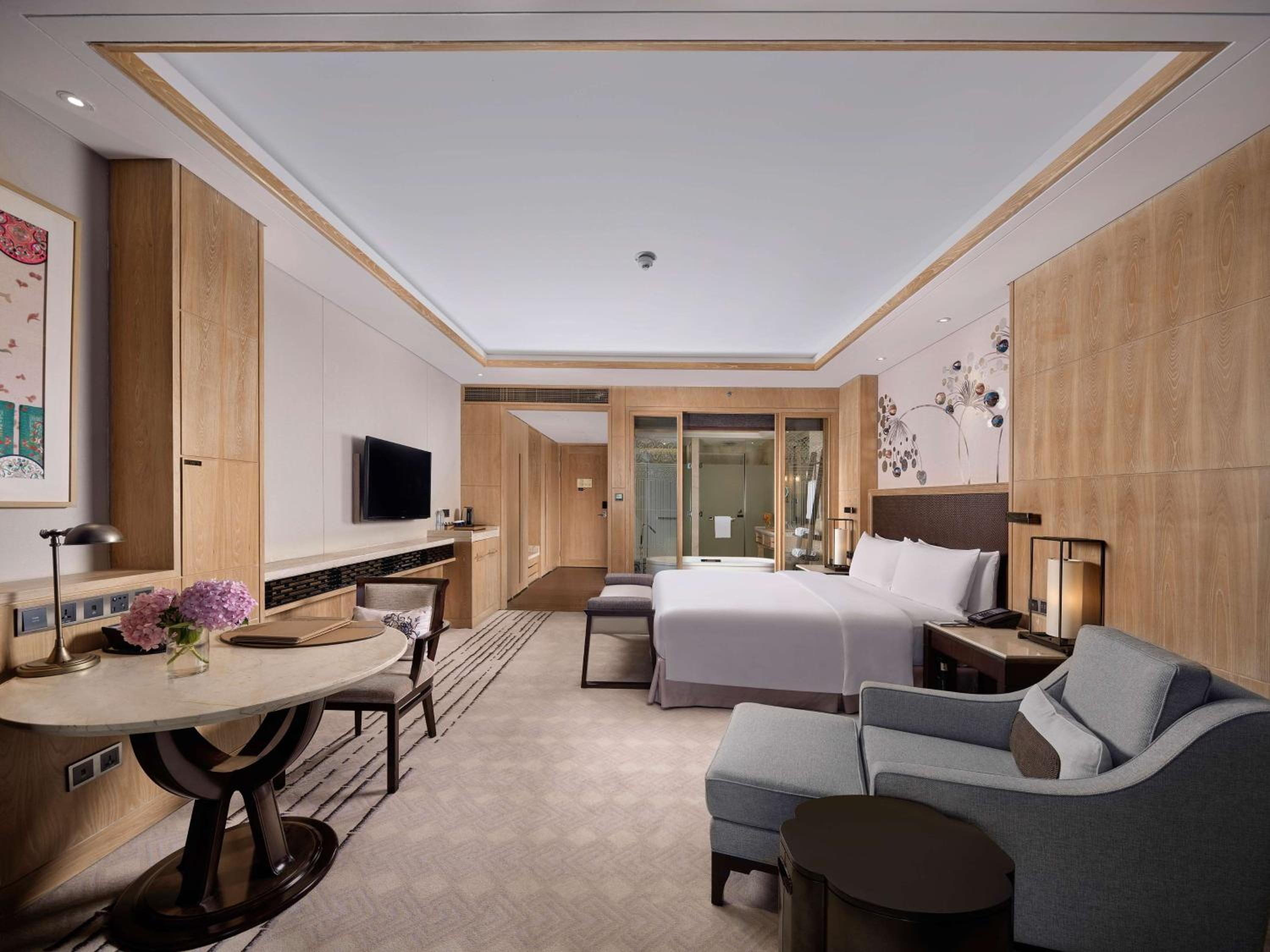Deluxe King Room with Lake View