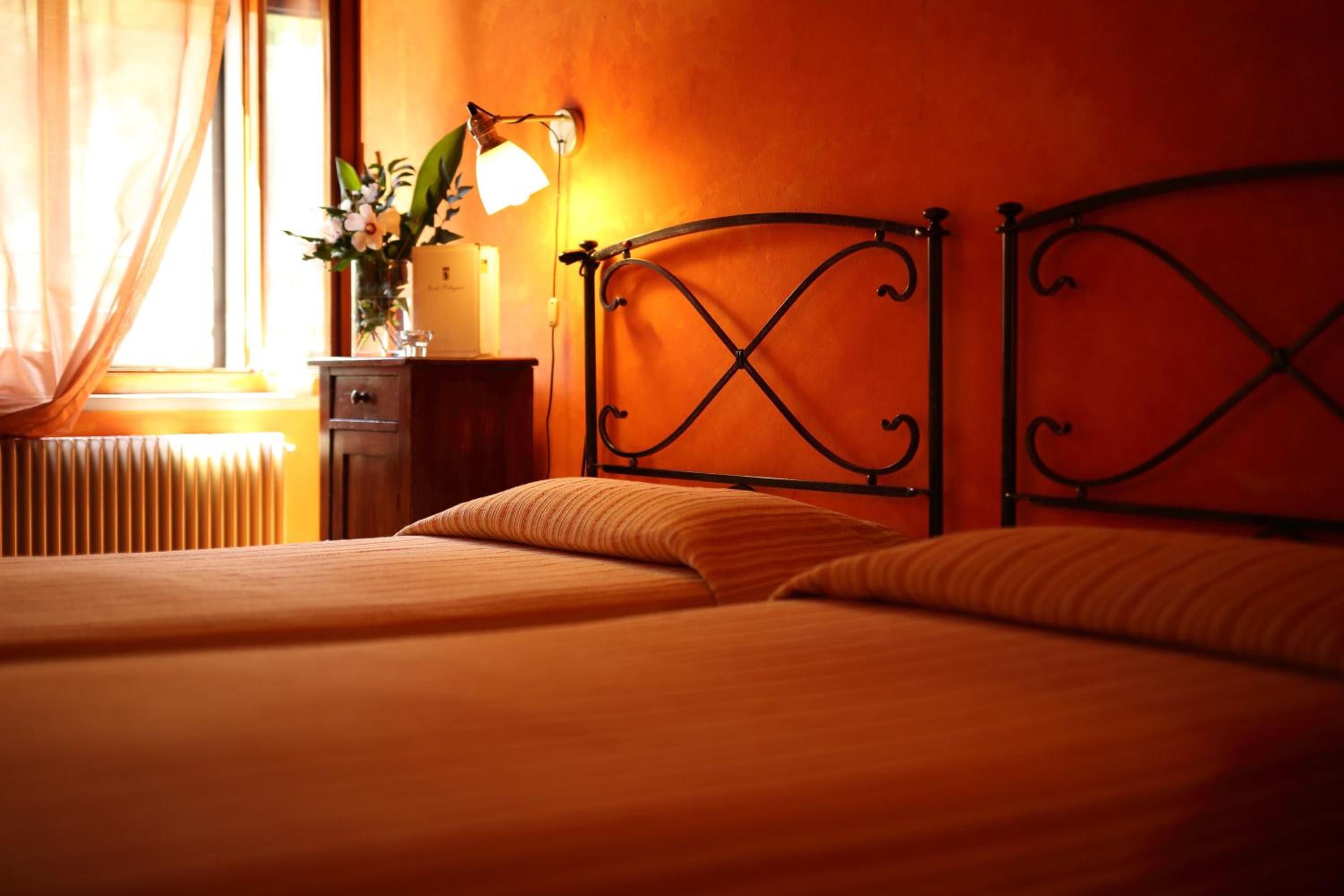 Basic Single Room with Bathroom photo 1