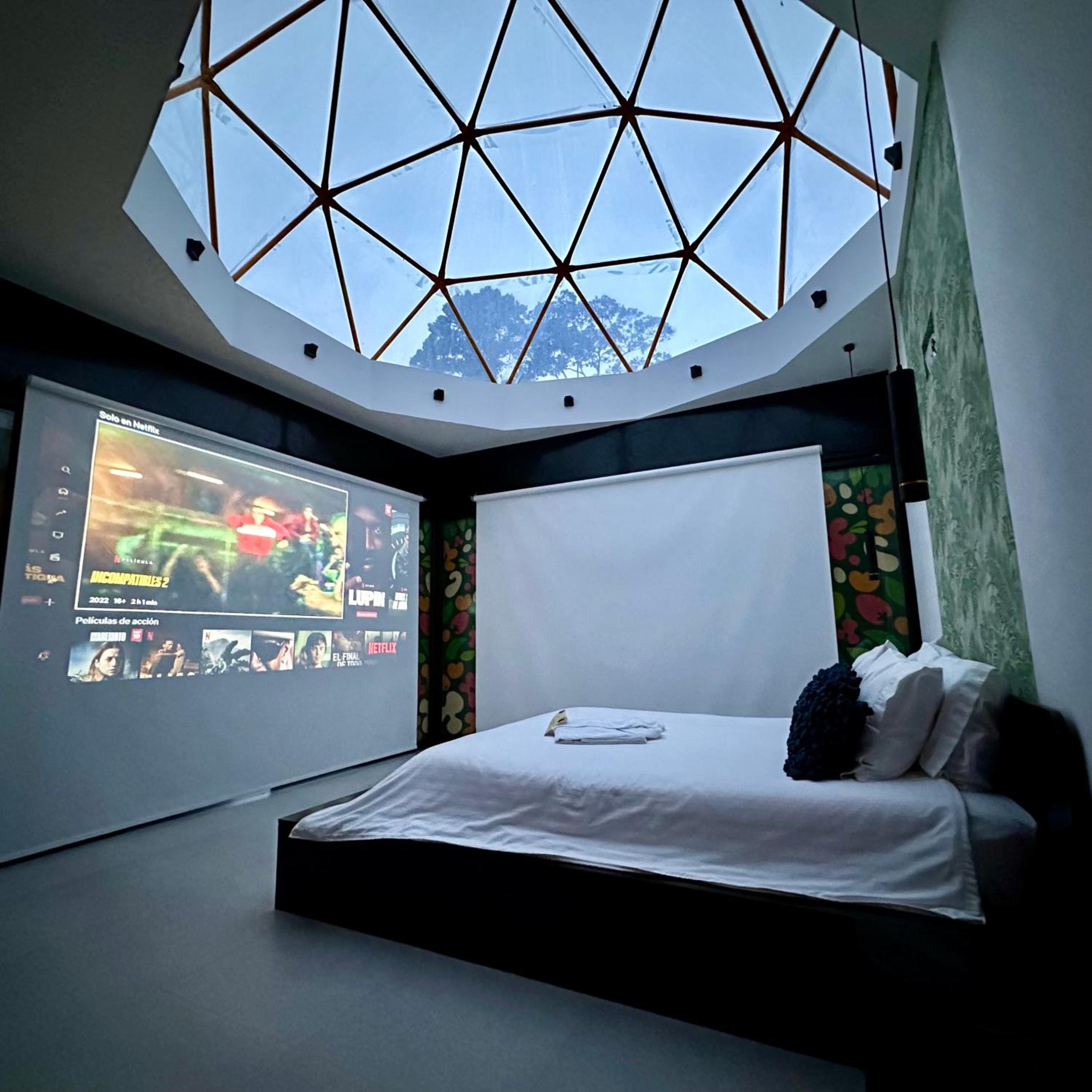 Superior Family Room photo 1