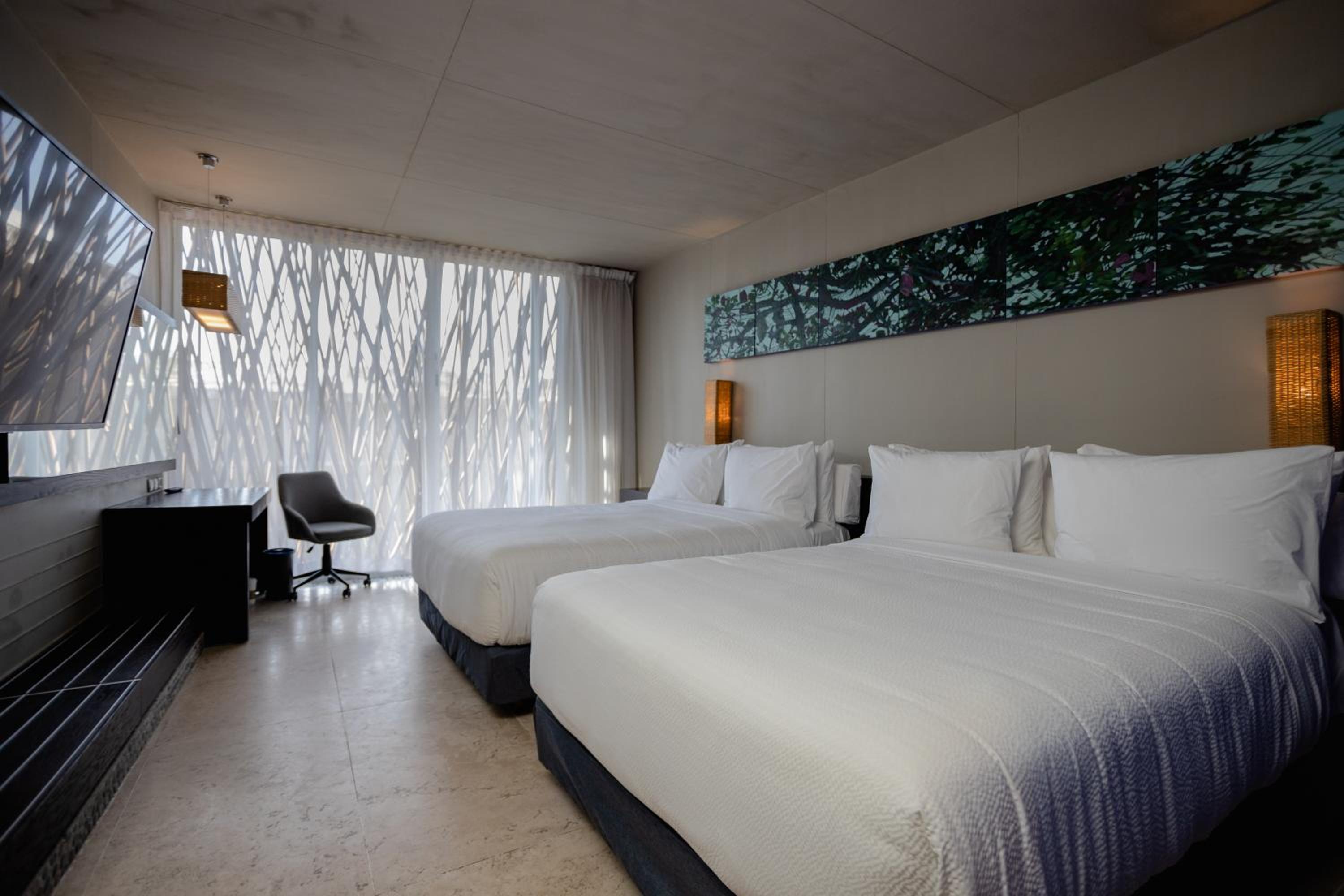 Queen Room with Two Queen Beds - Photo 2